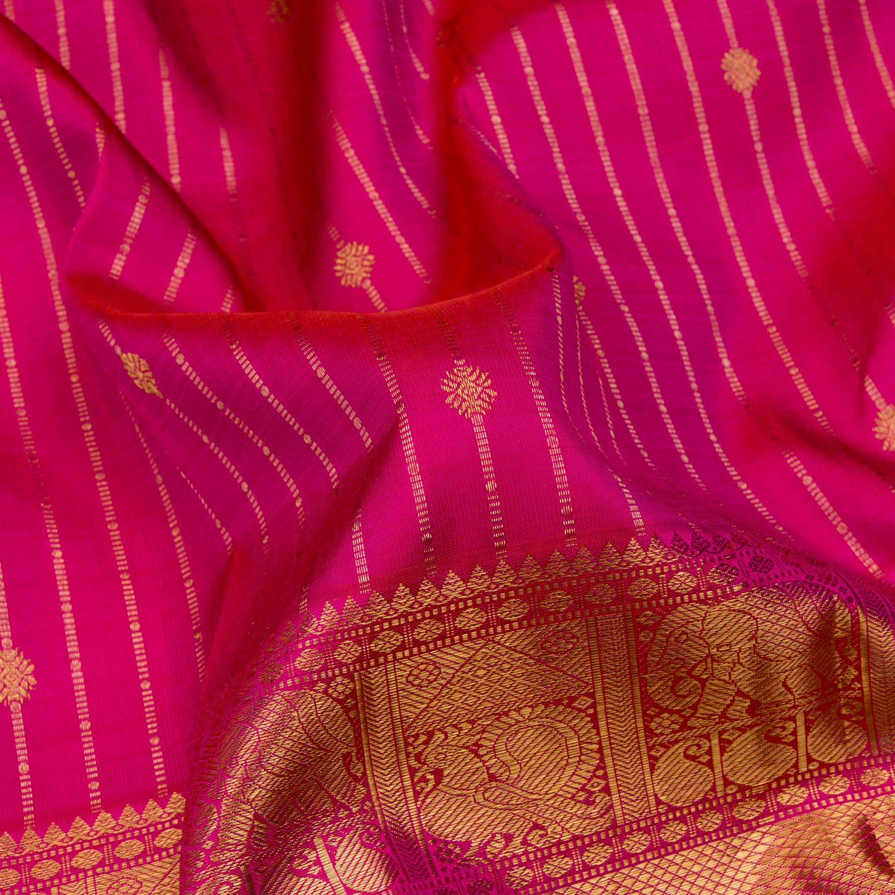 Kanakavalli Kanjivaram Silk Sari 23-599-HS001-10808 - Fabric View