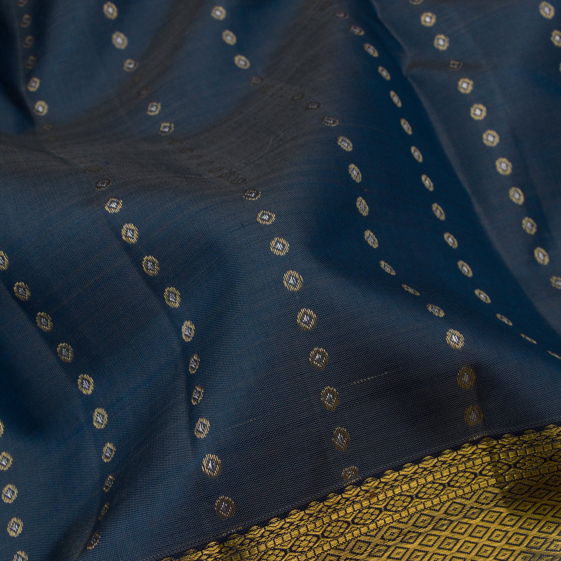Kanakavalli Kanjivaram Silk Sari 23-611-HS001-03271 - Fabric View