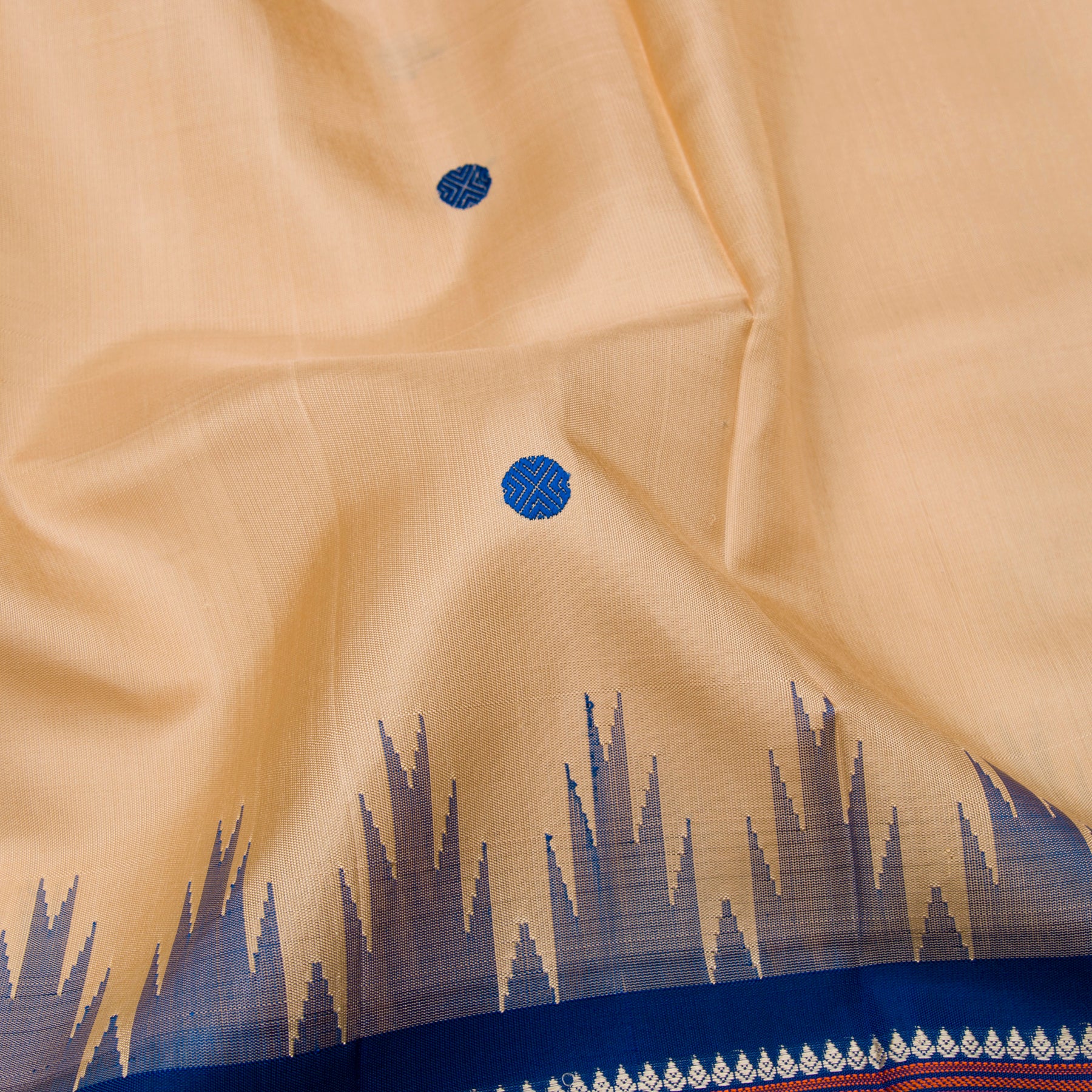 Kanakavalli Kanjivaram Silk Sari 23-613-HS001-12037 - Fabric View