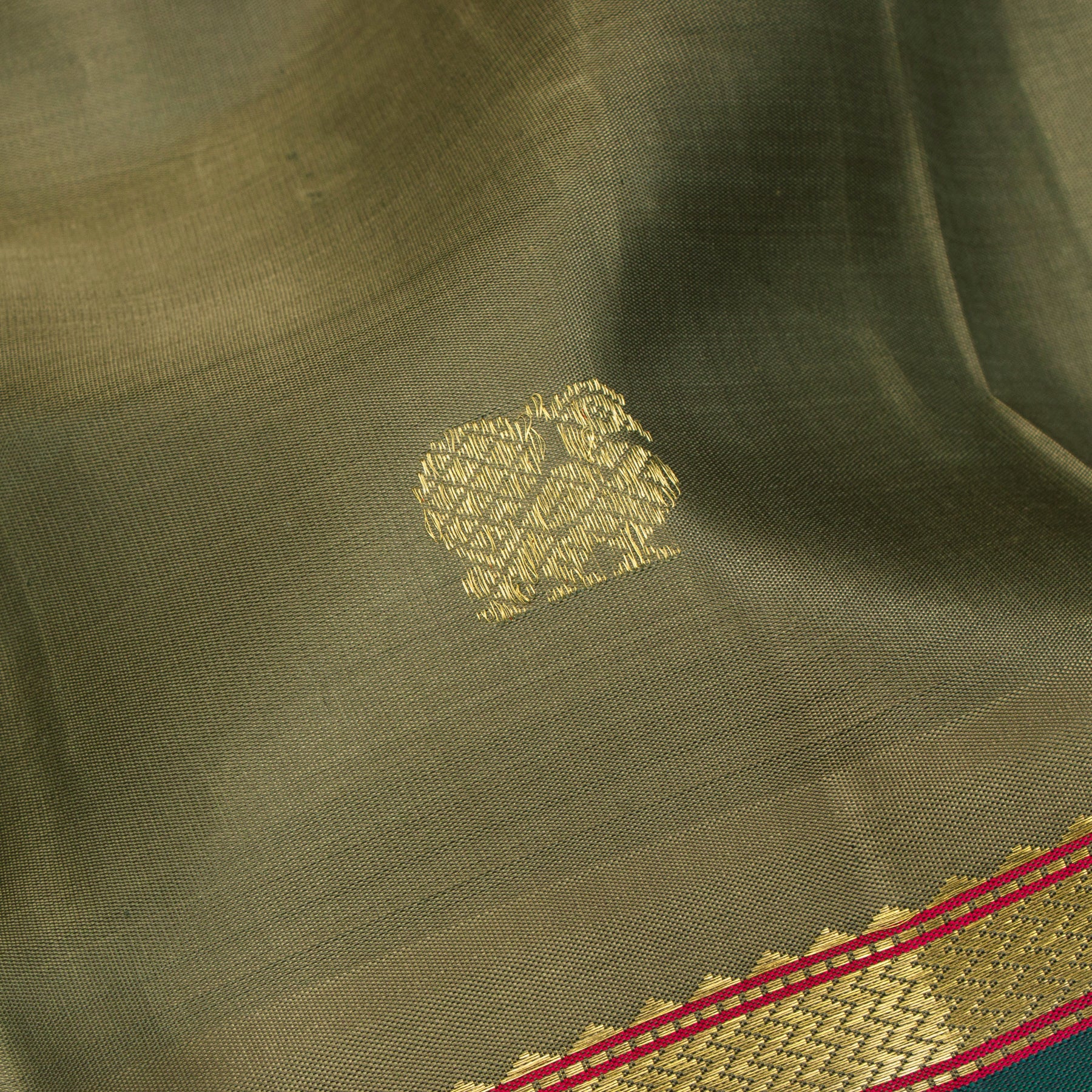 Kanakavalli Kanjivaram Silk Sari 24-040-HS001-02411 - Fabric View