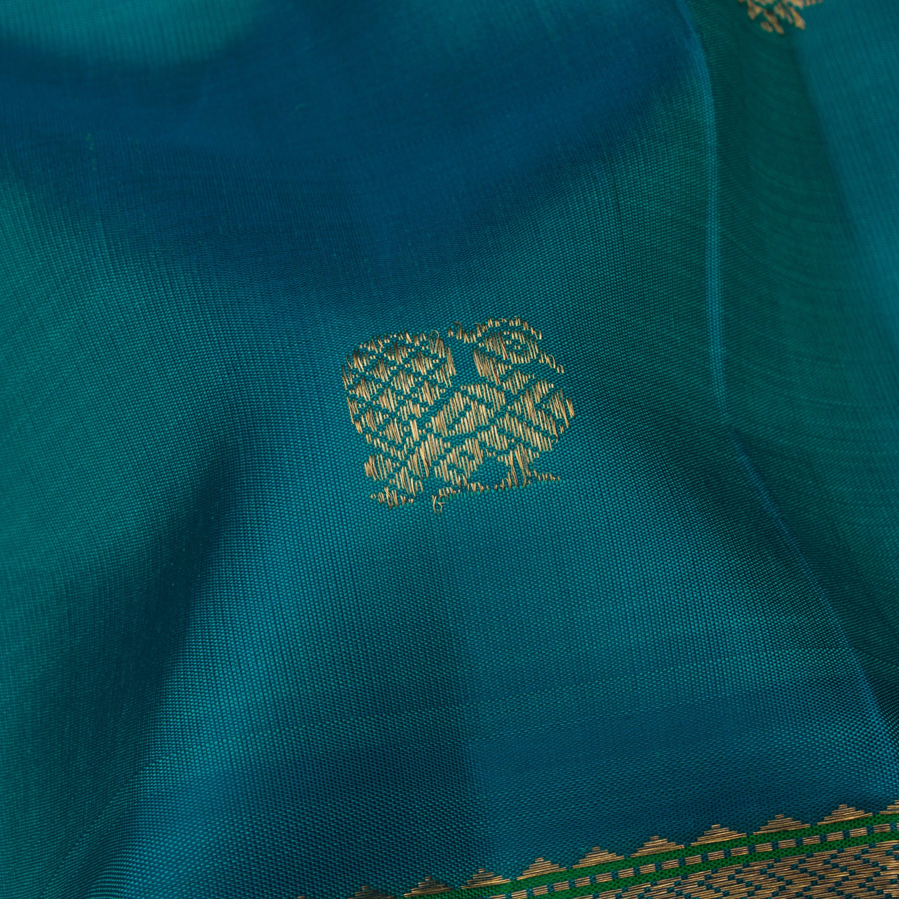 Kanakavalli Kanjivaram Silk Sari 24-040-HS001-08166 - Fabric View