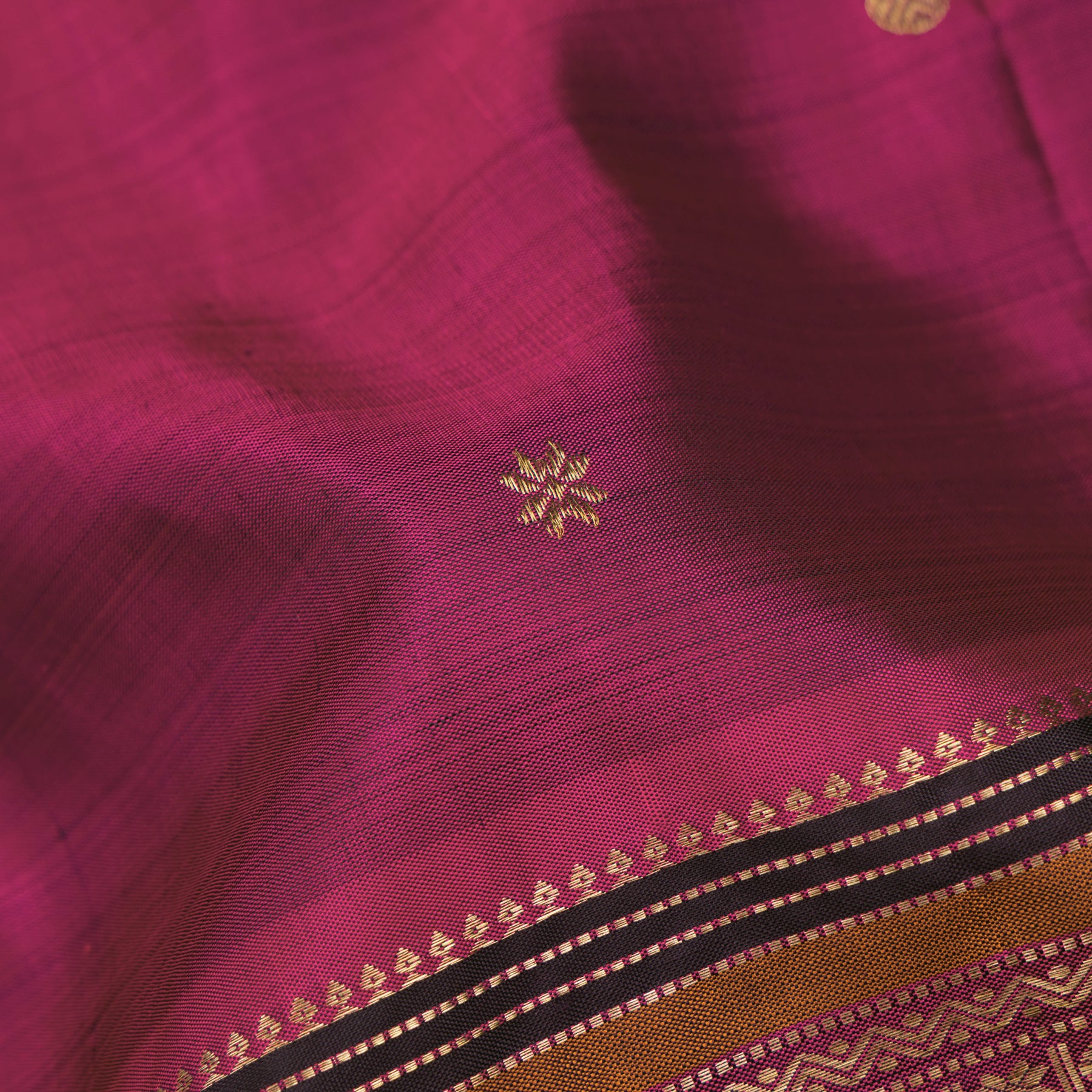 Kanakavalli Kanjivaram Silk Sari 24-041-HS001-10542 - Fabric View