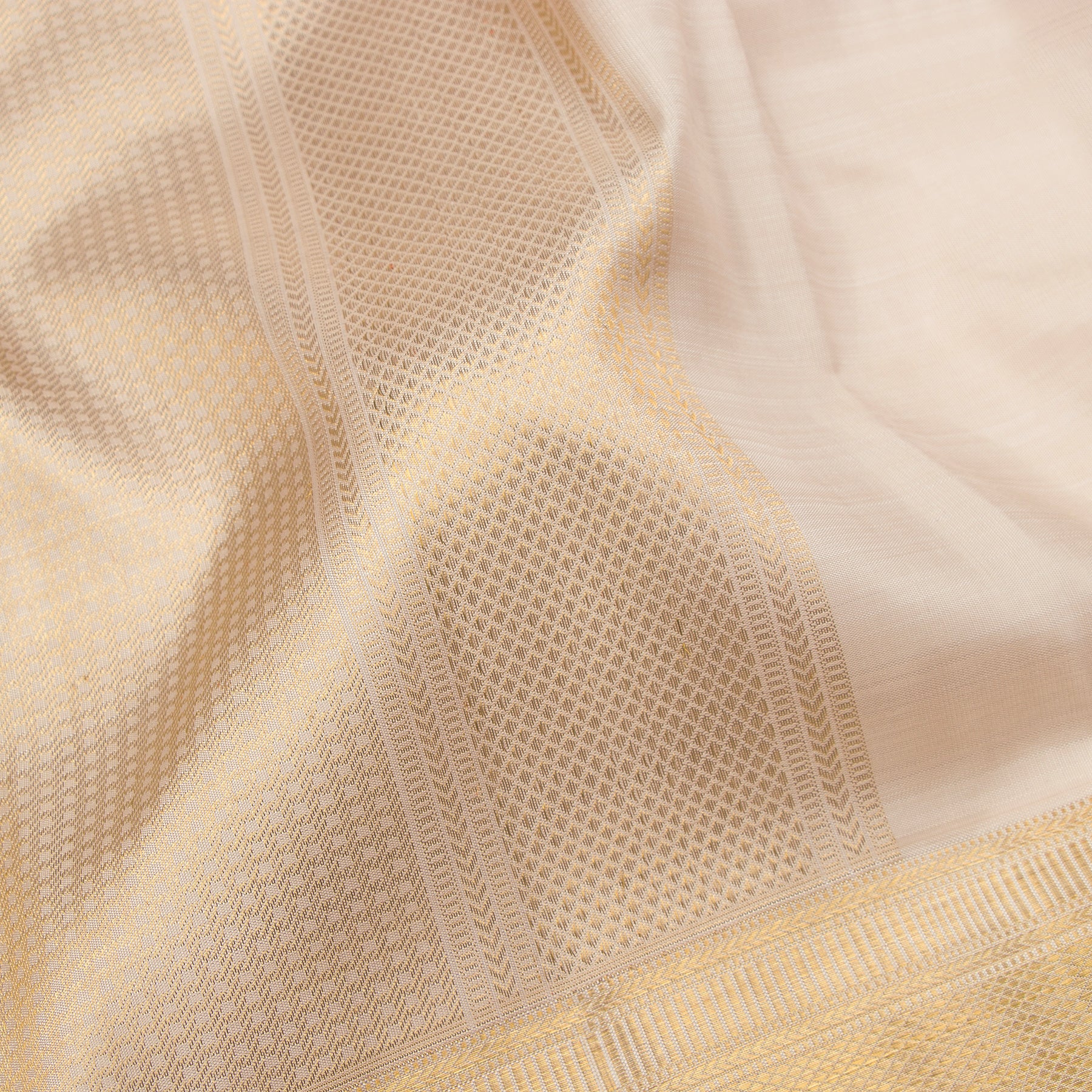 Kanakavalli Kanjivaram Silk Angavastram CO-ORD 24-110-AF001-10967 - Detailed Fabric View