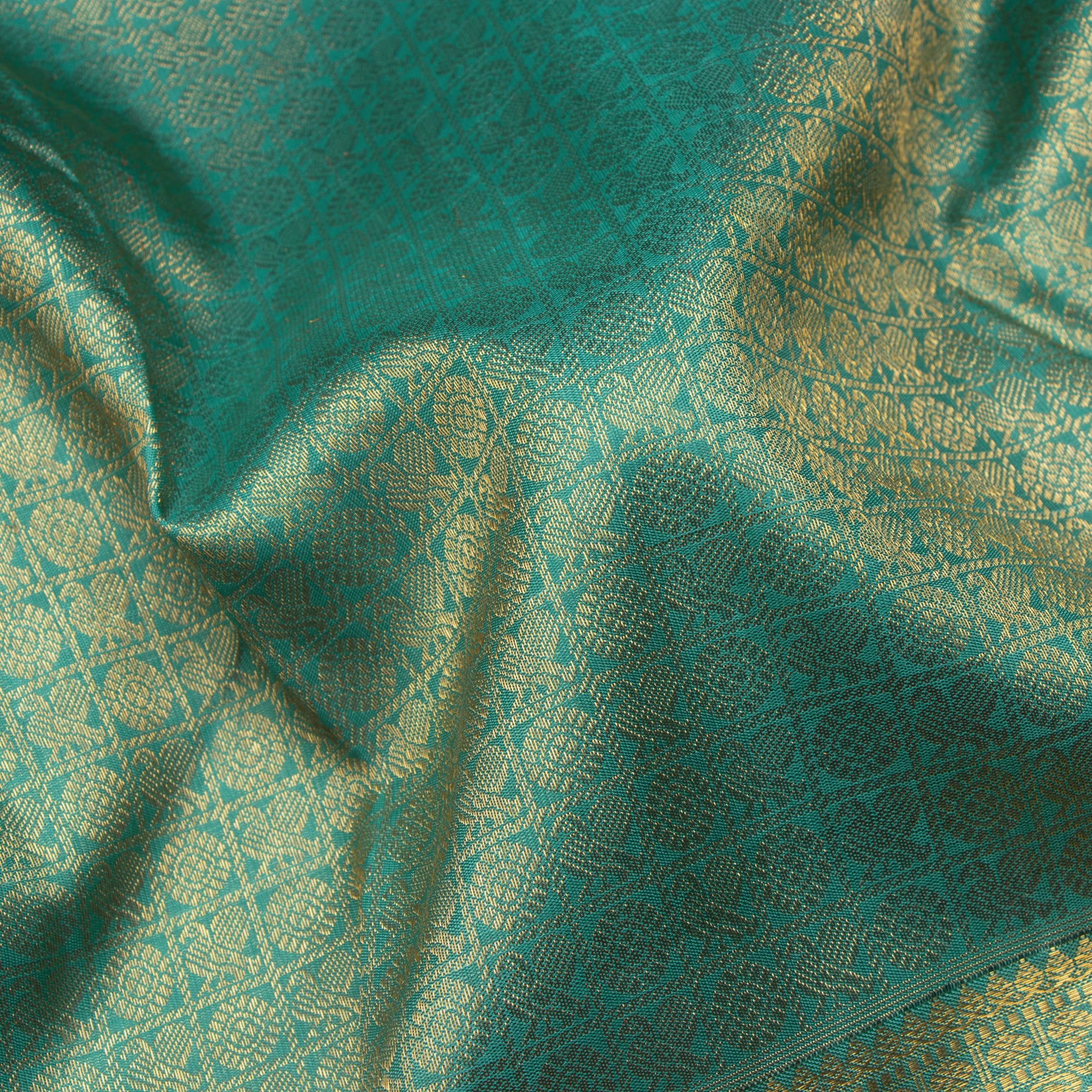 Kanakavalli Kanjivaram Silk Sari 24-110-HS001-00620 - Fabric View