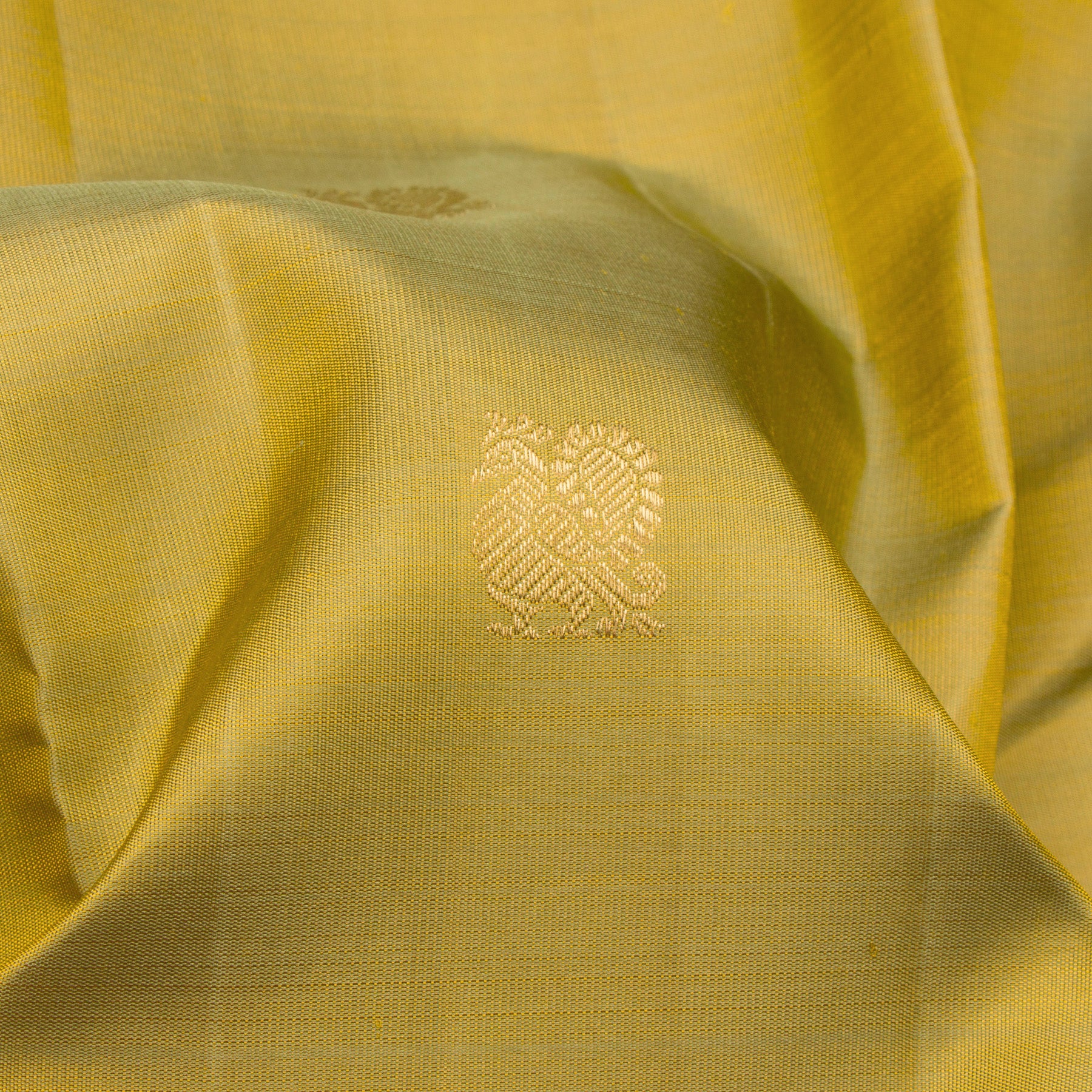 Kanakavalli Kanjivaram Silk Sari 24-110-HS001-03035 - Fabric View