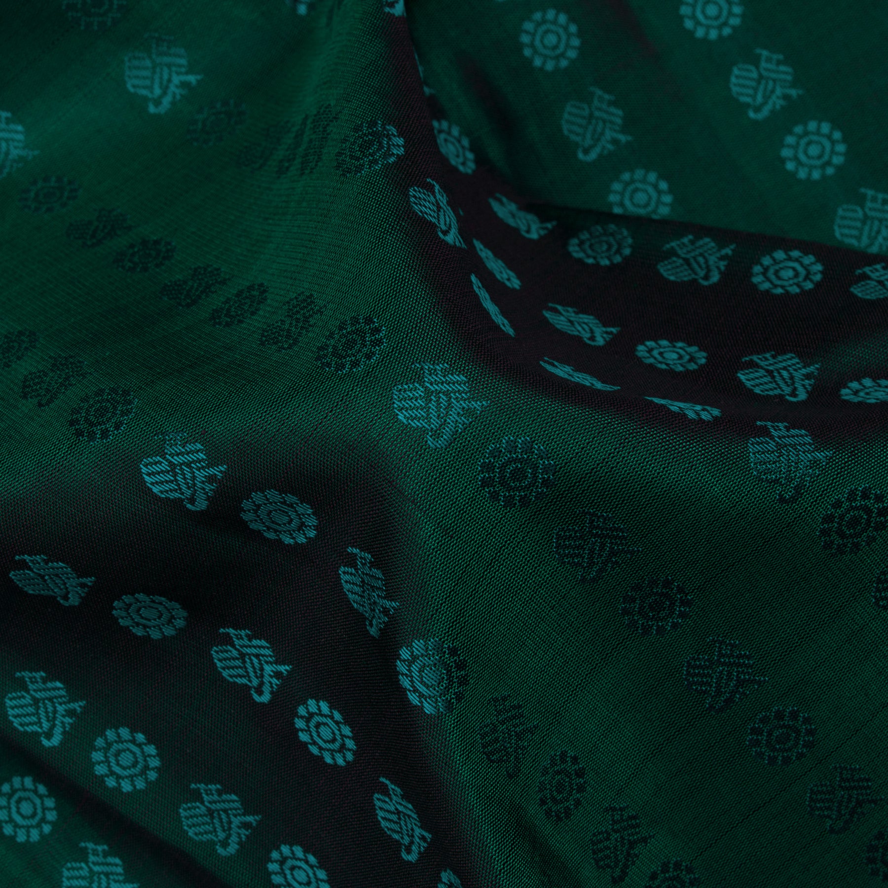 Kanakavalli Kanjivaram Silk Sari 24-110-HS001-03457 - Fabric View