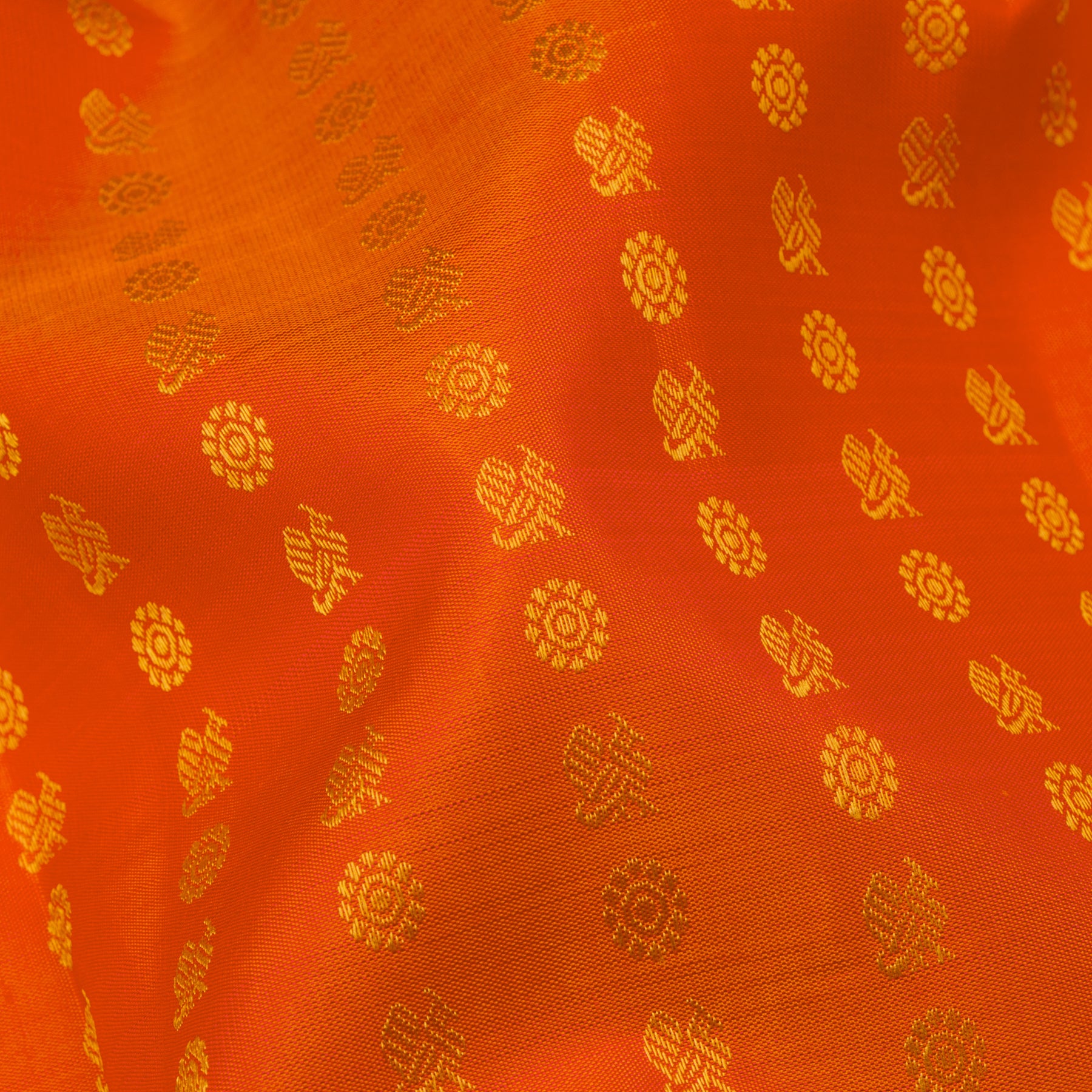 Kanakavalli Kanjivaram Silk Sari 24-110-HS001-06814 - Fabric View