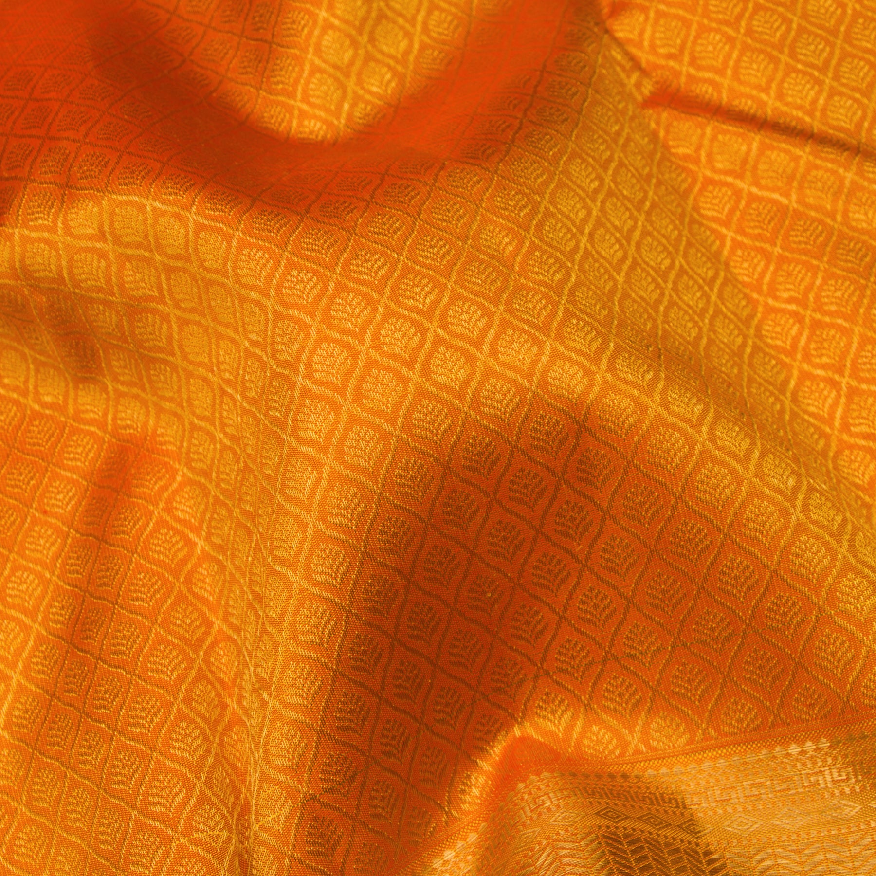 Kanakavalli Kanjivaram Silk Sari 24-110-HS001-07510 - Fabric View