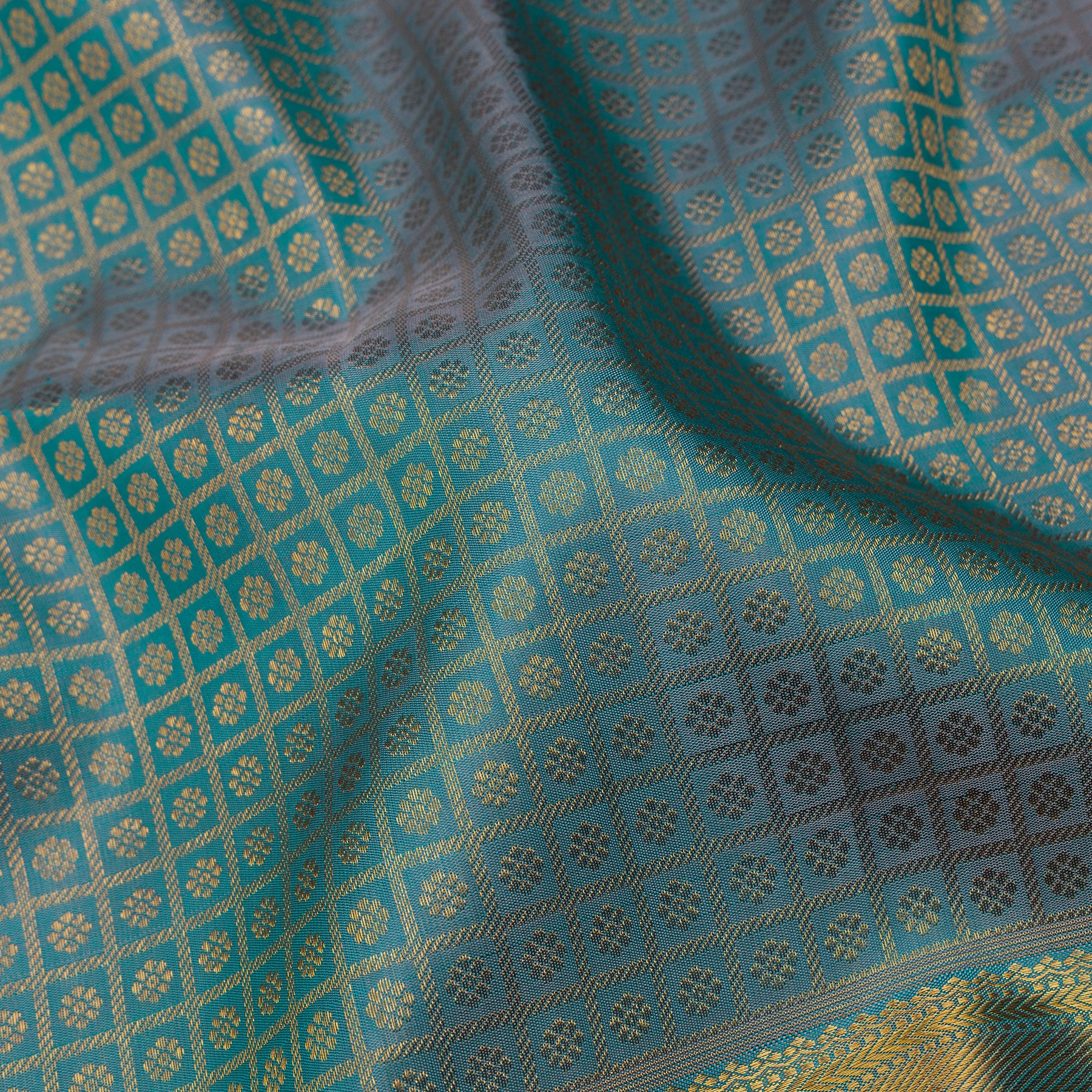 Kanakavalli Kanjivaram Silk Sari 24-110-HS001-09518 - Fabric View