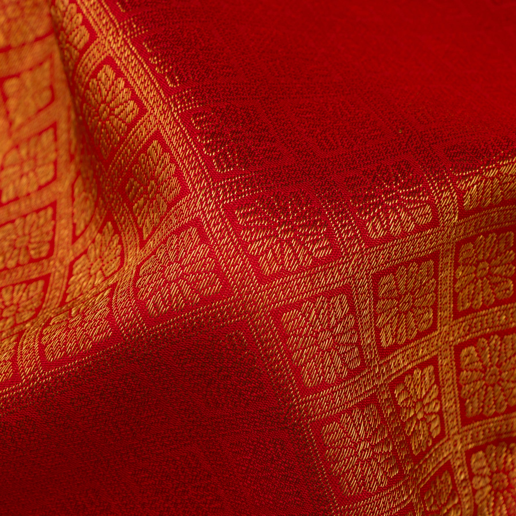 Kanakavalli Kanjivaram Silk Sari 24-110-HS001-11326 - Fabric View