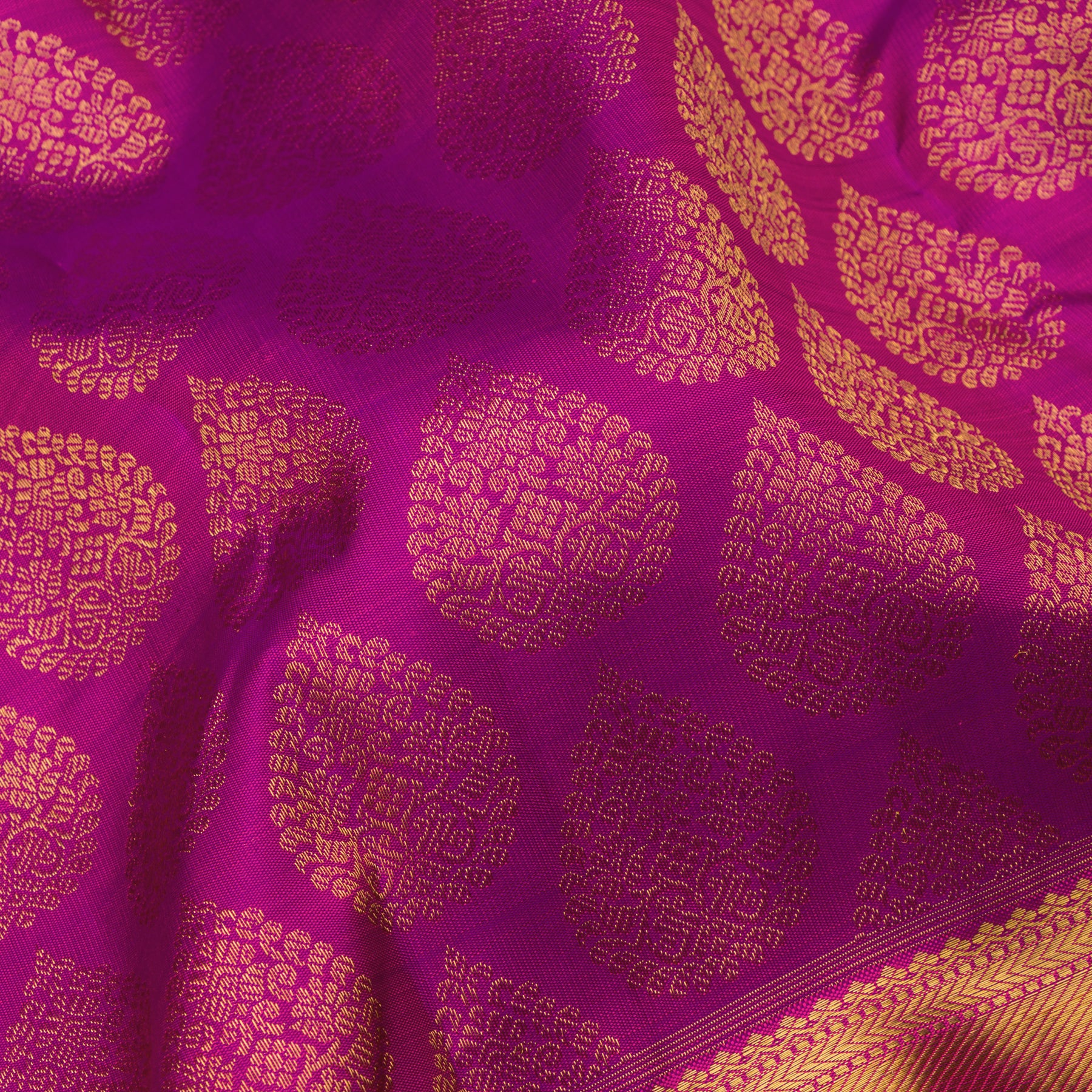 Kanakavalli Kanjivaram Silk Sari 24-110-HS001-11998 - Fabric View