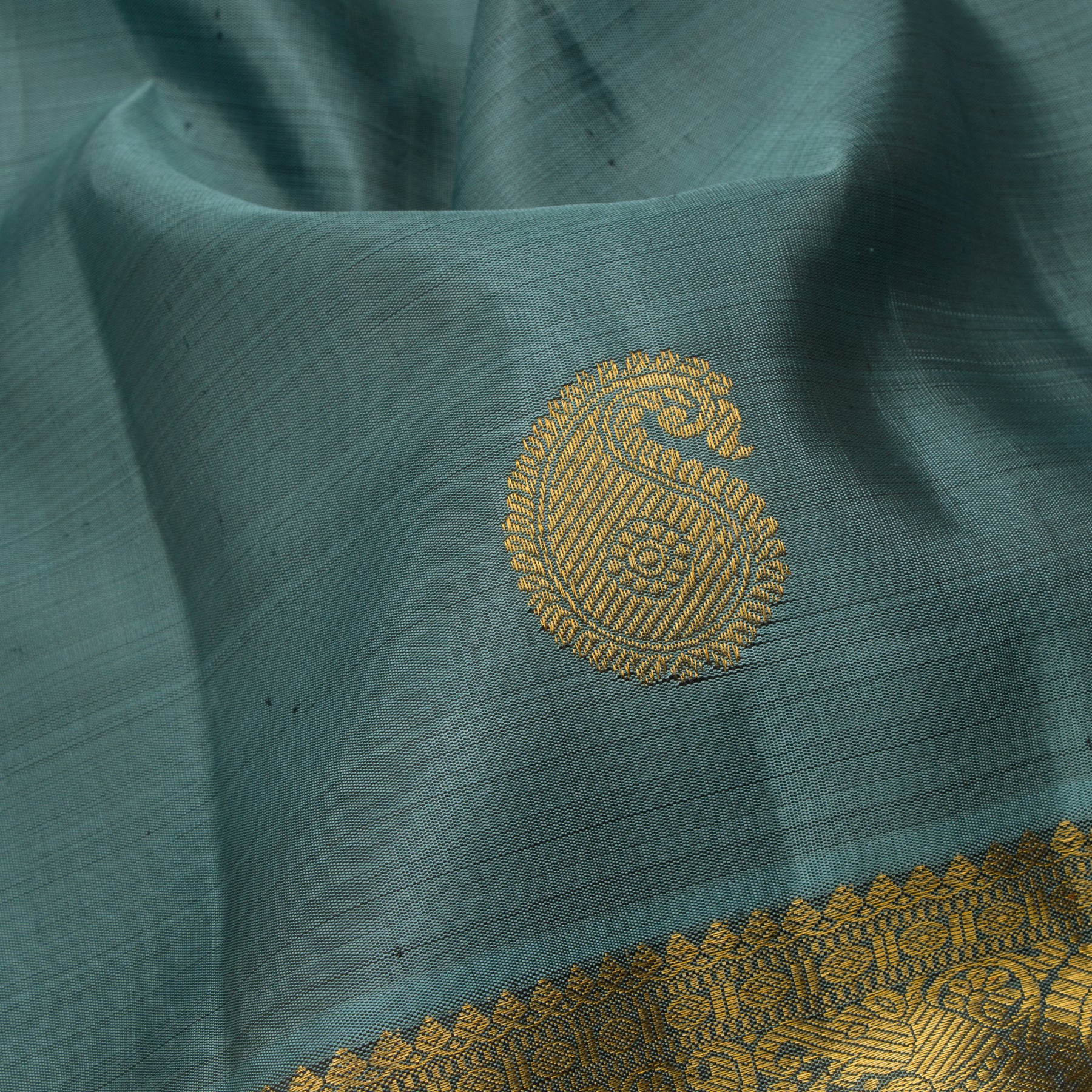 Kanakavalli Kanjivaram Silk Sari 24-110-HS001-12099 - Fabric View