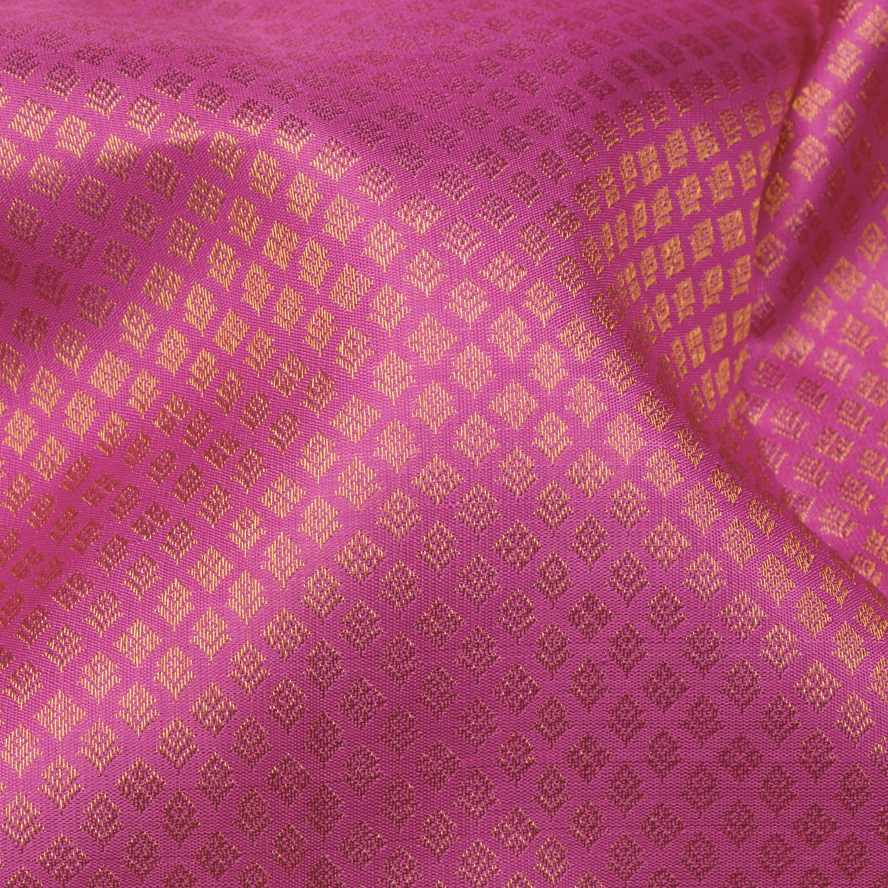 Kanakavalli Kanjivaram Silk Sari 24-110-HS001-13104 - Fabric View