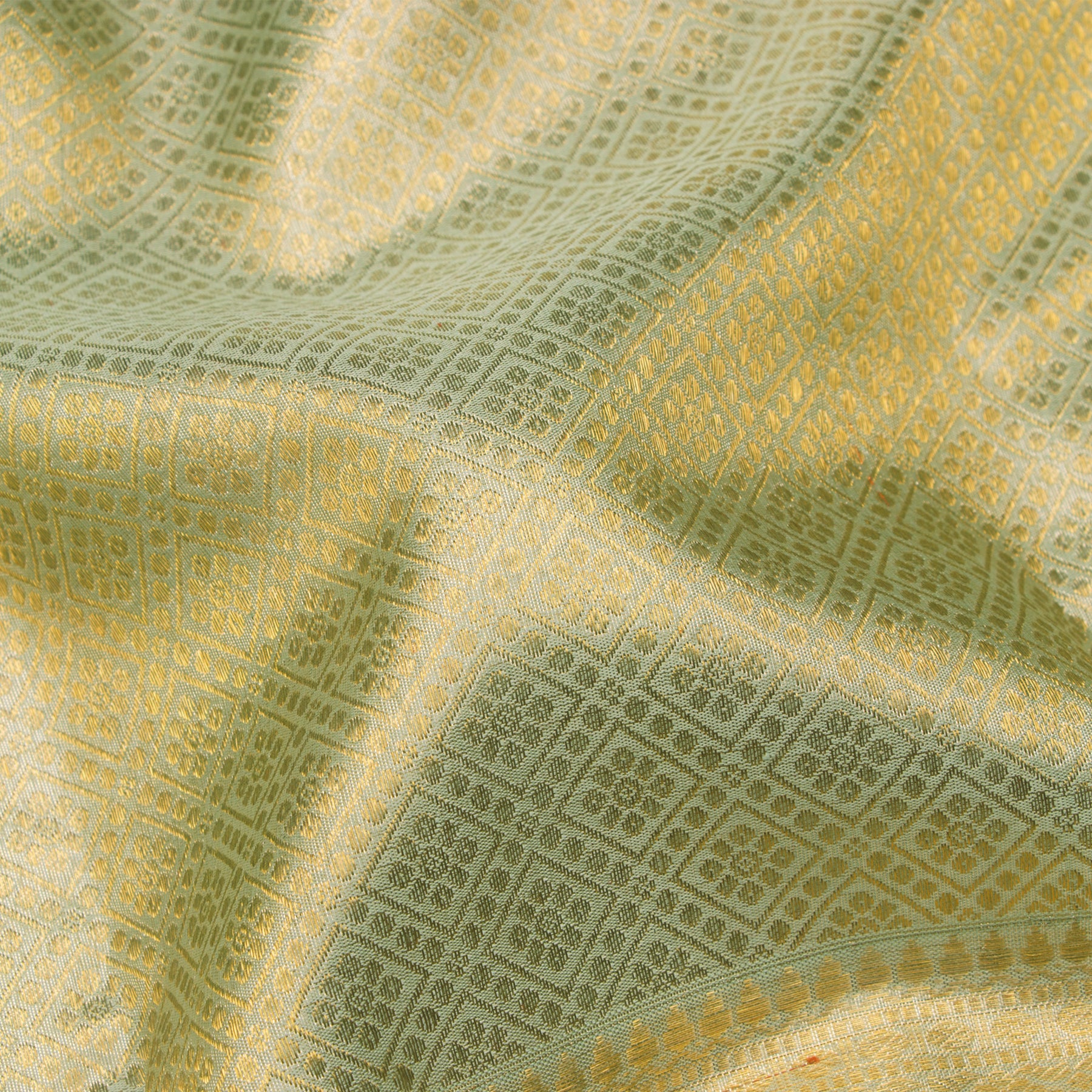 Kanakavalli Kanjivaram Silk Sari 24-110-HS001-14044 - Fabric View