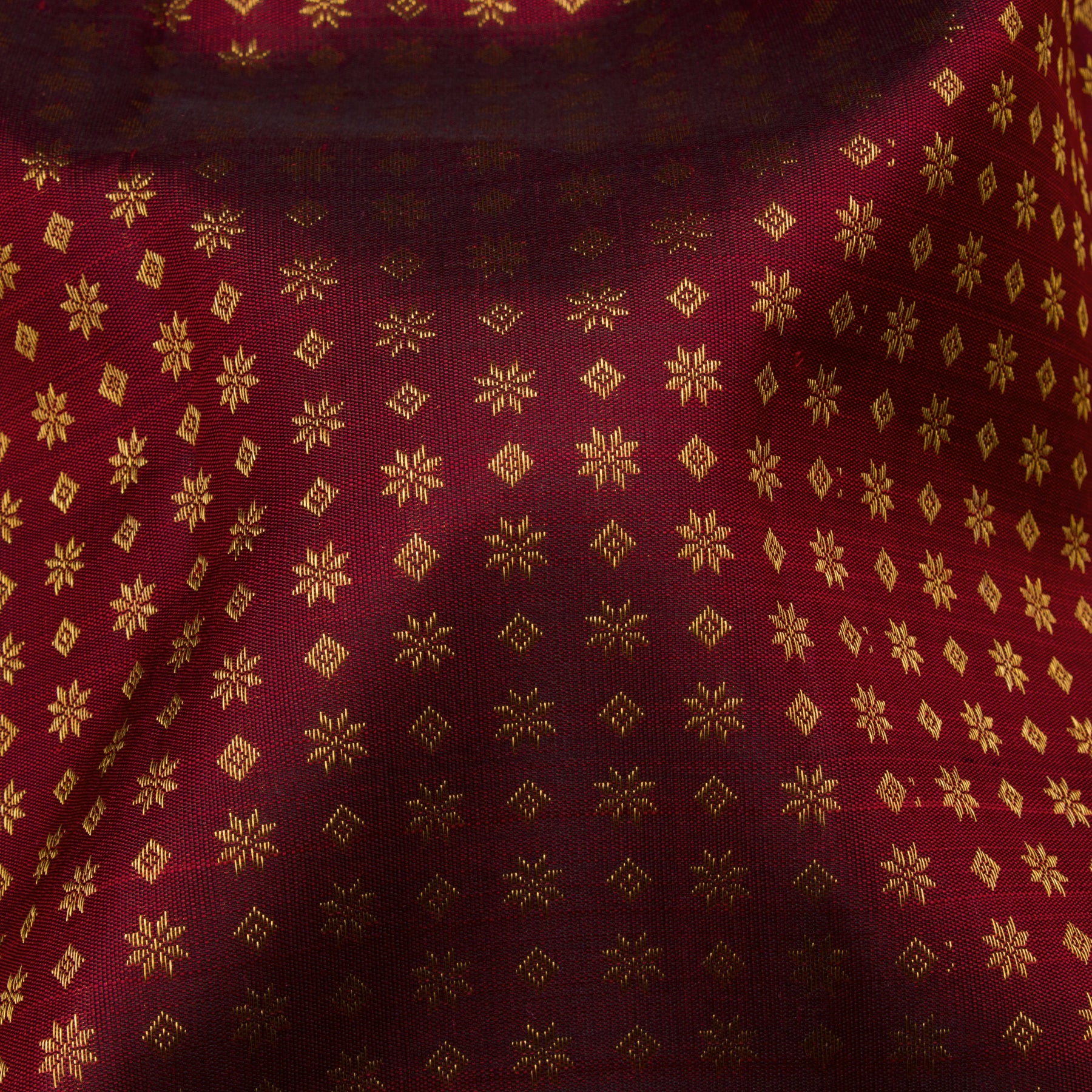 Kanakavalli Kanjivaram Silk Sari 24-595-HS001-03200 - Fabric View