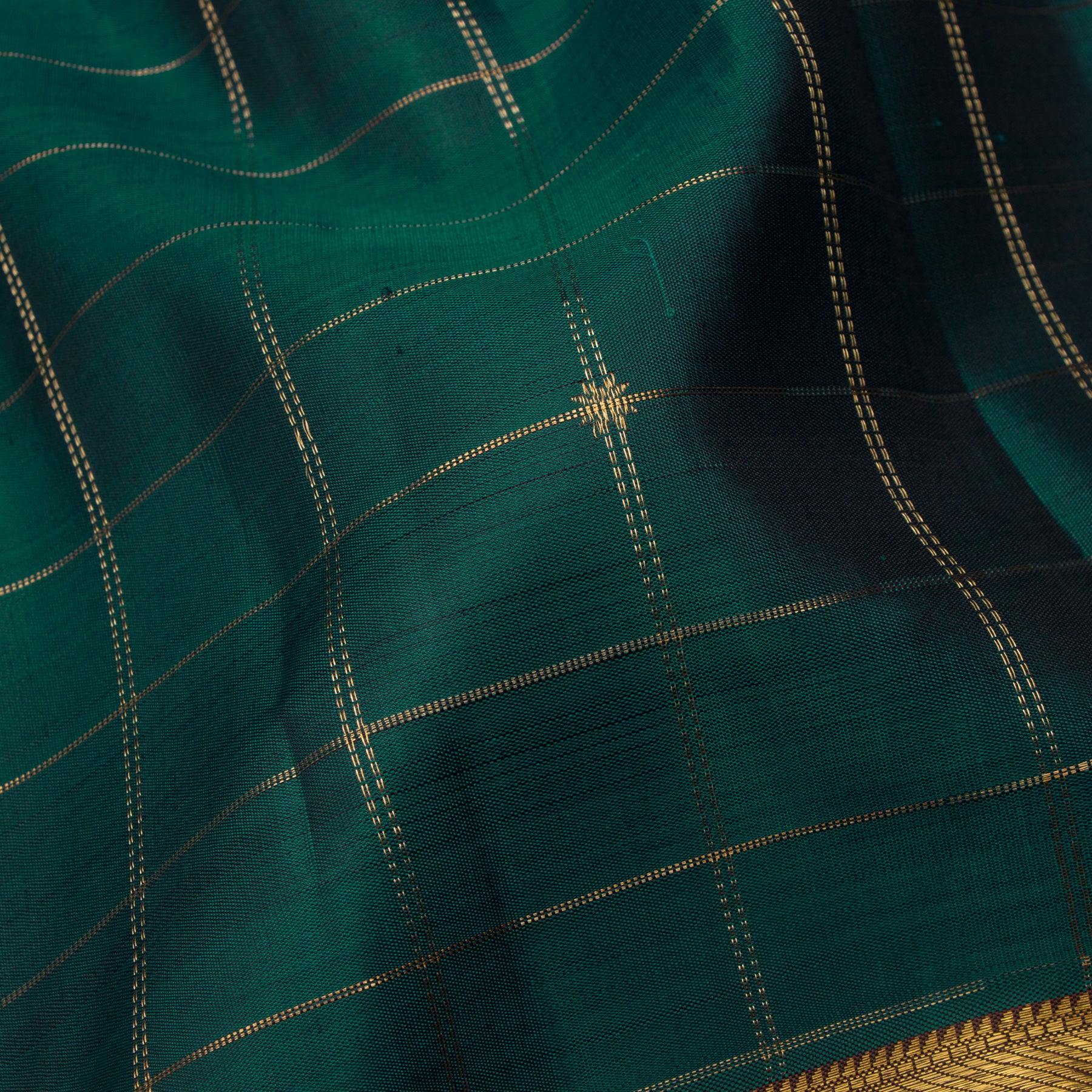 Kanakavalli Kanjivaram Silk Sari 24-595-HS001-07704 - Fabric View