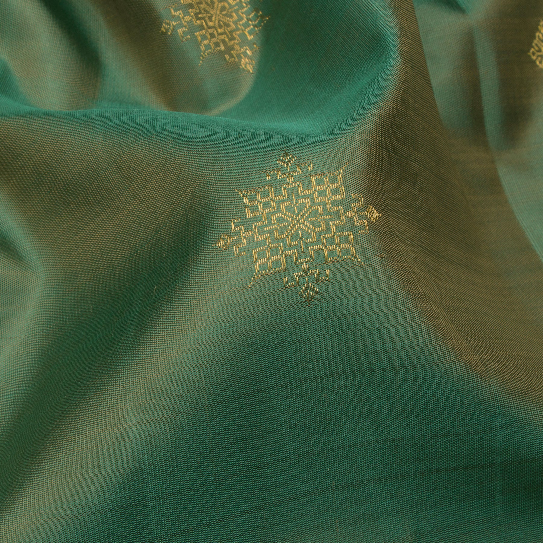 Kanakavalli Kanjivaram Silk Sari 24-595-HS001-08502 - Fabric View