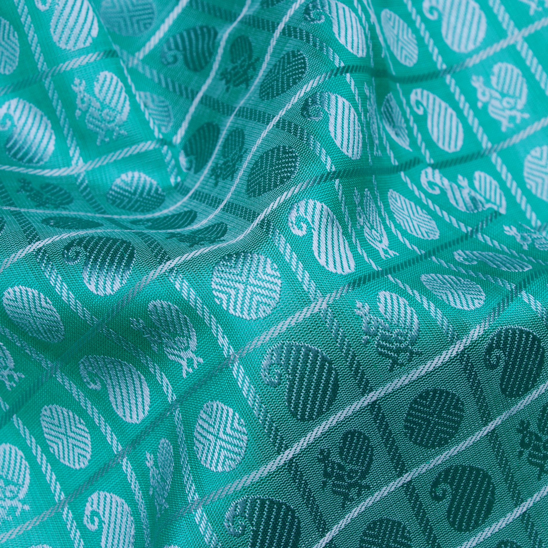 Kanakavalli Kanjivaram Silk Sari 24-599-HS001-08337 - Fabric View