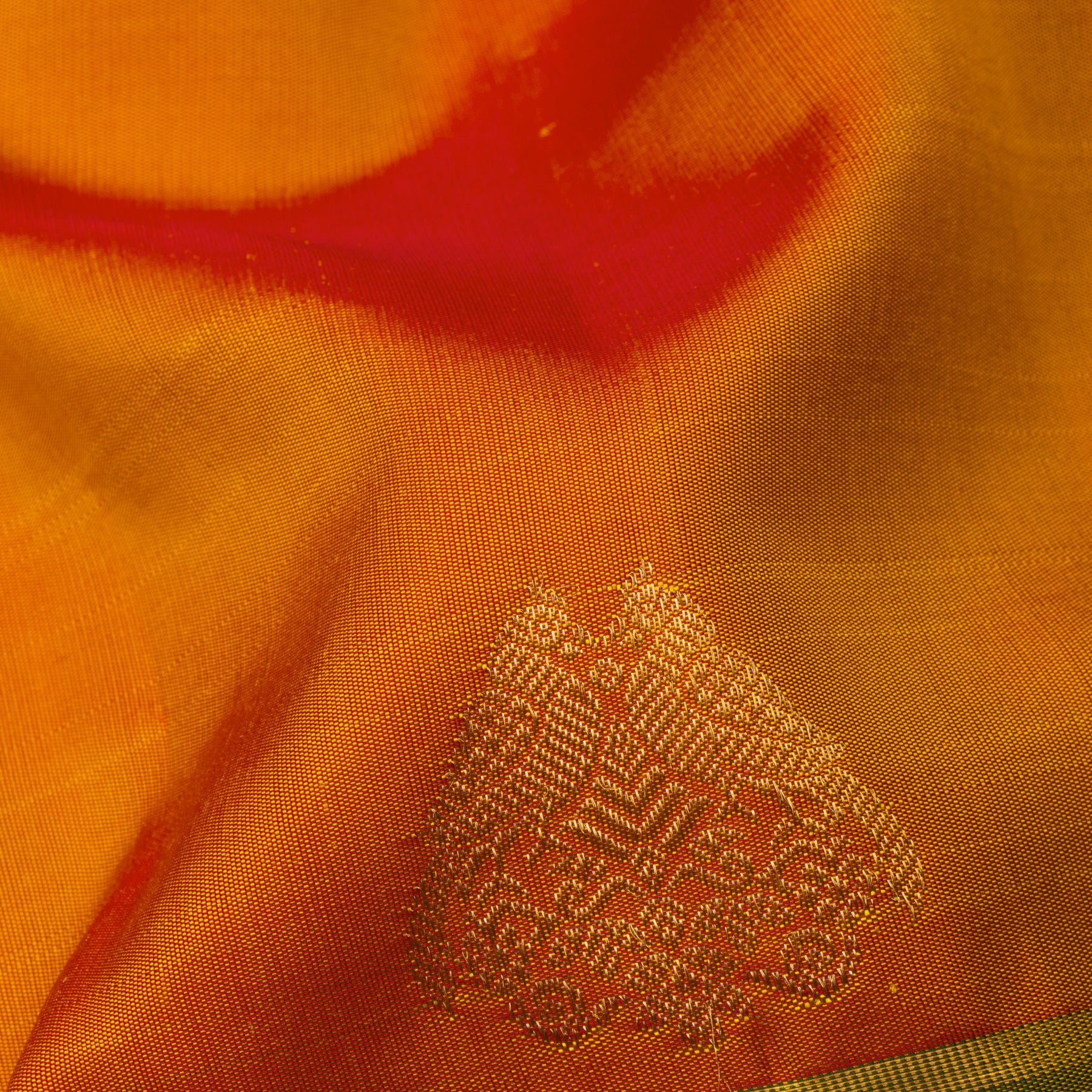 Kanakavalli Kanjivaram Silk Sari 24-599-HS001-10835 - Fabric View