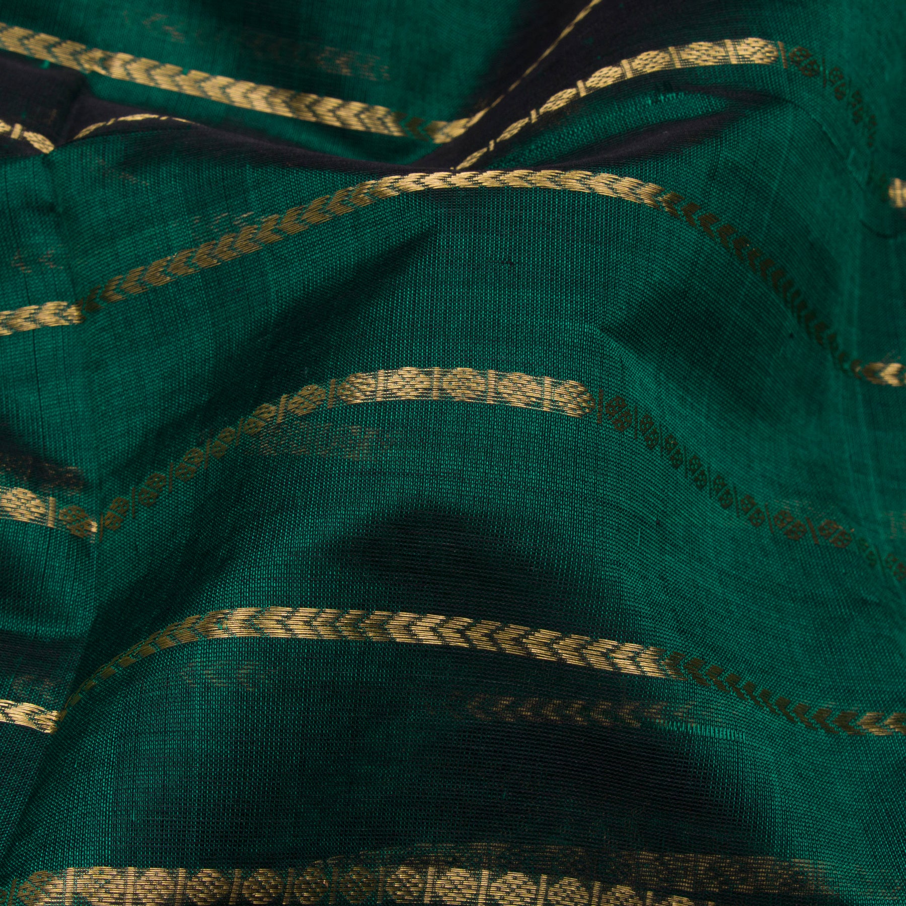 Kanakavalli Silk/Cotton Sari 24-613-HS005-00174 - Fabric View
