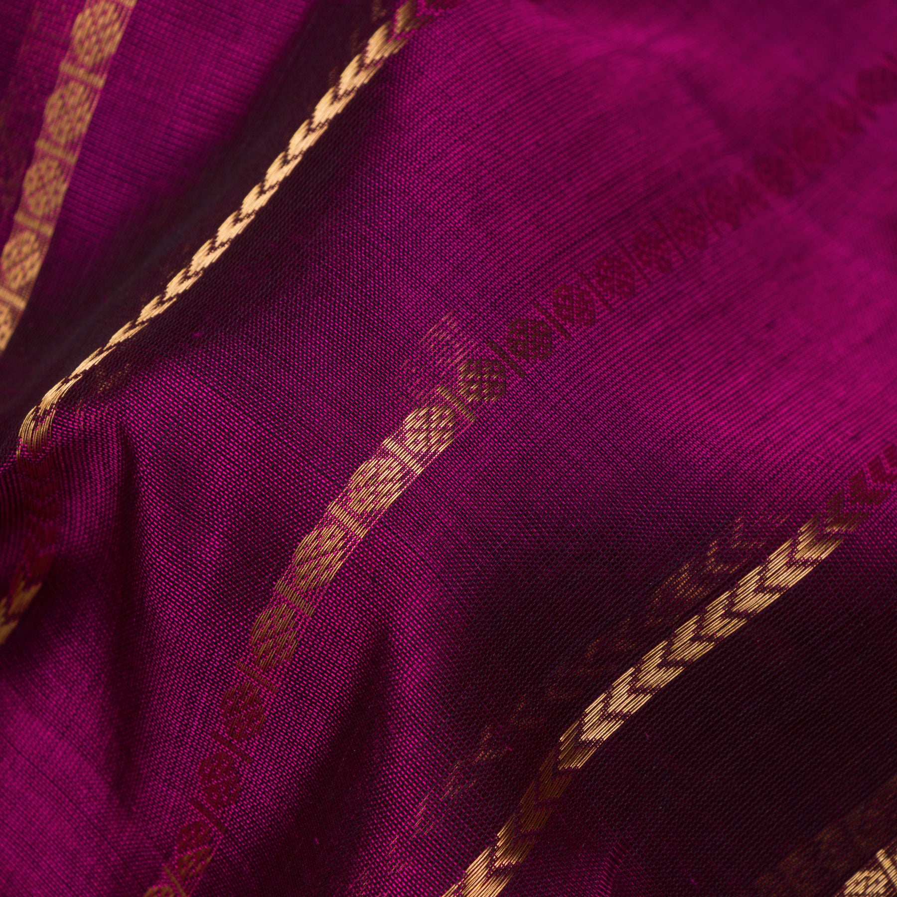 Kanakavalli Silk/Cotton Sari 24-613-HS005-05813 - Fabric View