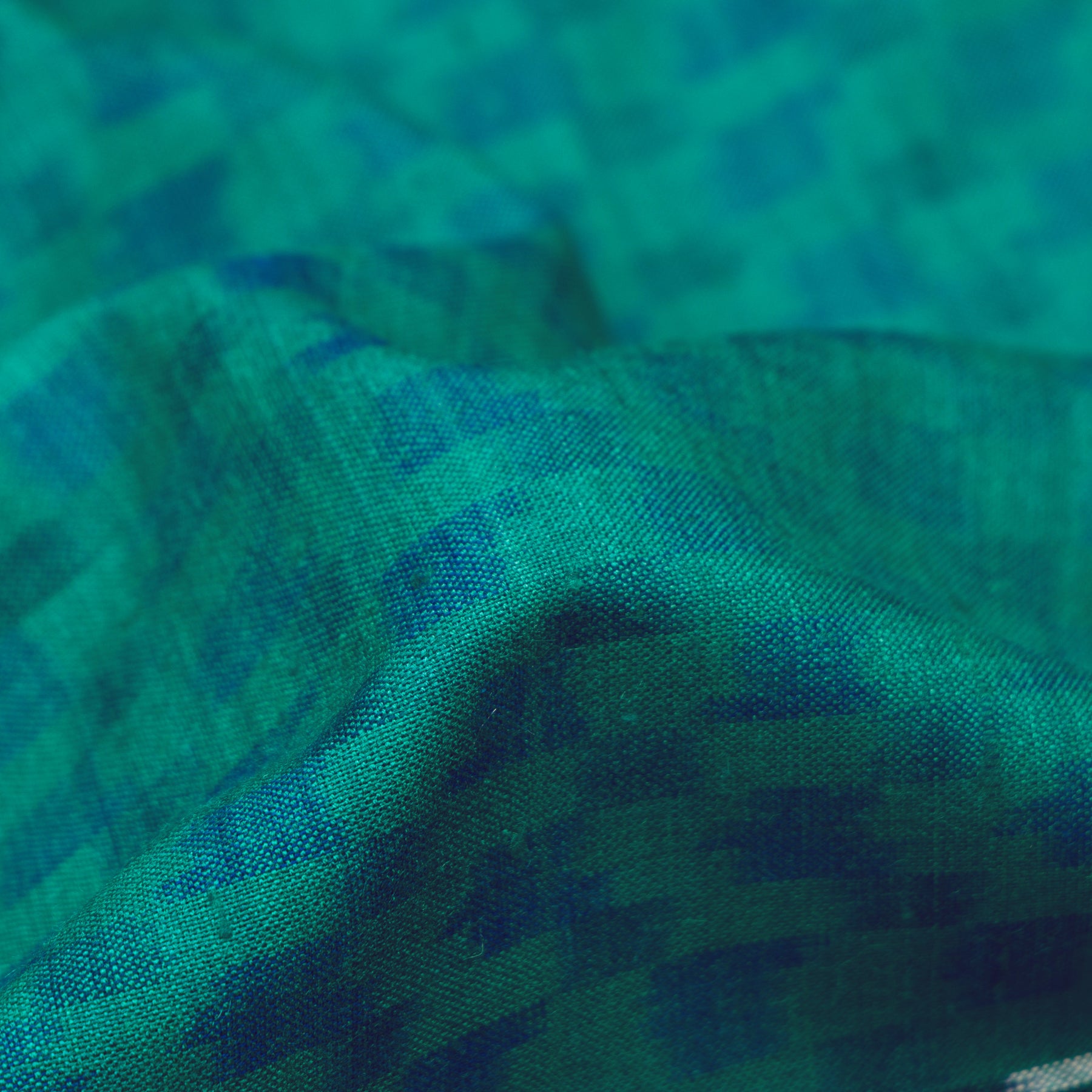  Erisri Ikat Silk Sari 25-027-HS002-00142 - Fabric View