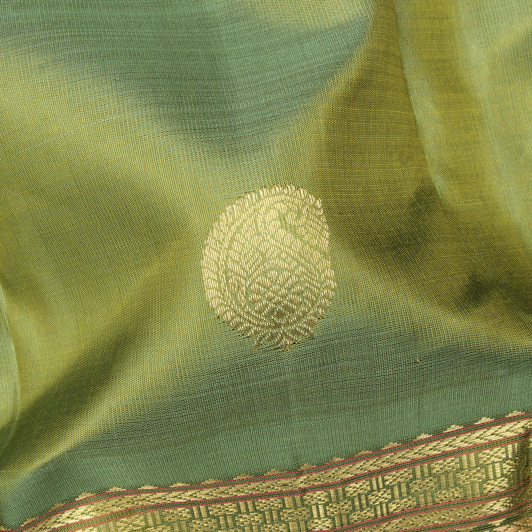 Kanakavalli Kanjivaram Silk Sari 25-040-HS001-07970 - Fabric View