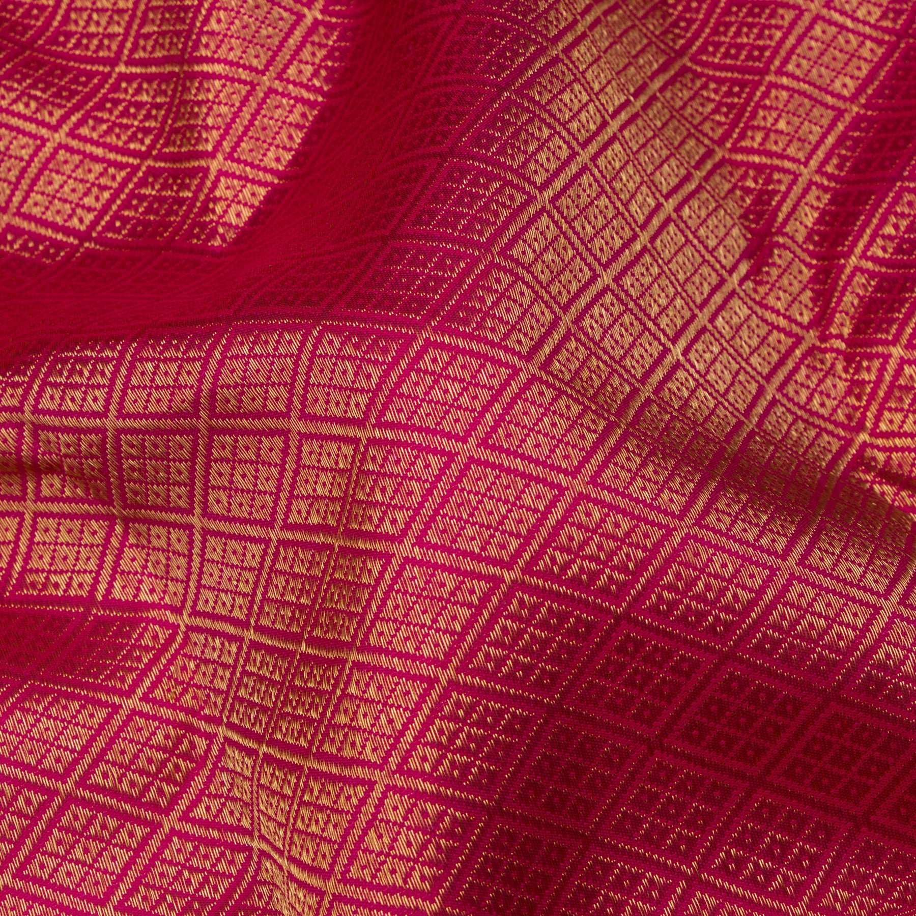 Kanakavalli Kanjivaram Silk Sari 25-041-HS001-04914 - Fabric View