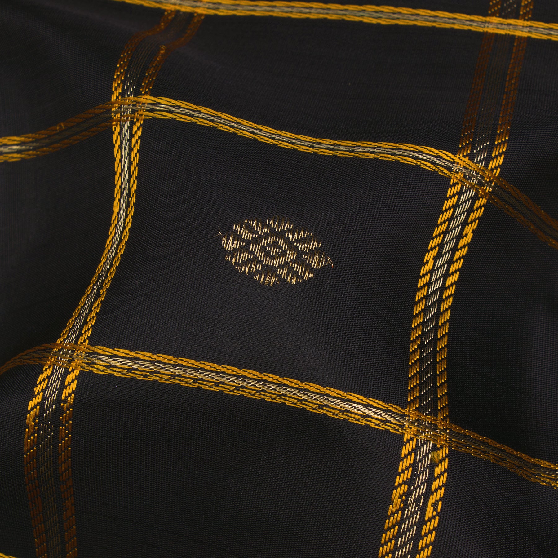 Kanakavalli Kanjivaram Silk Sari 25-041-HS001-10831 - Fabric View