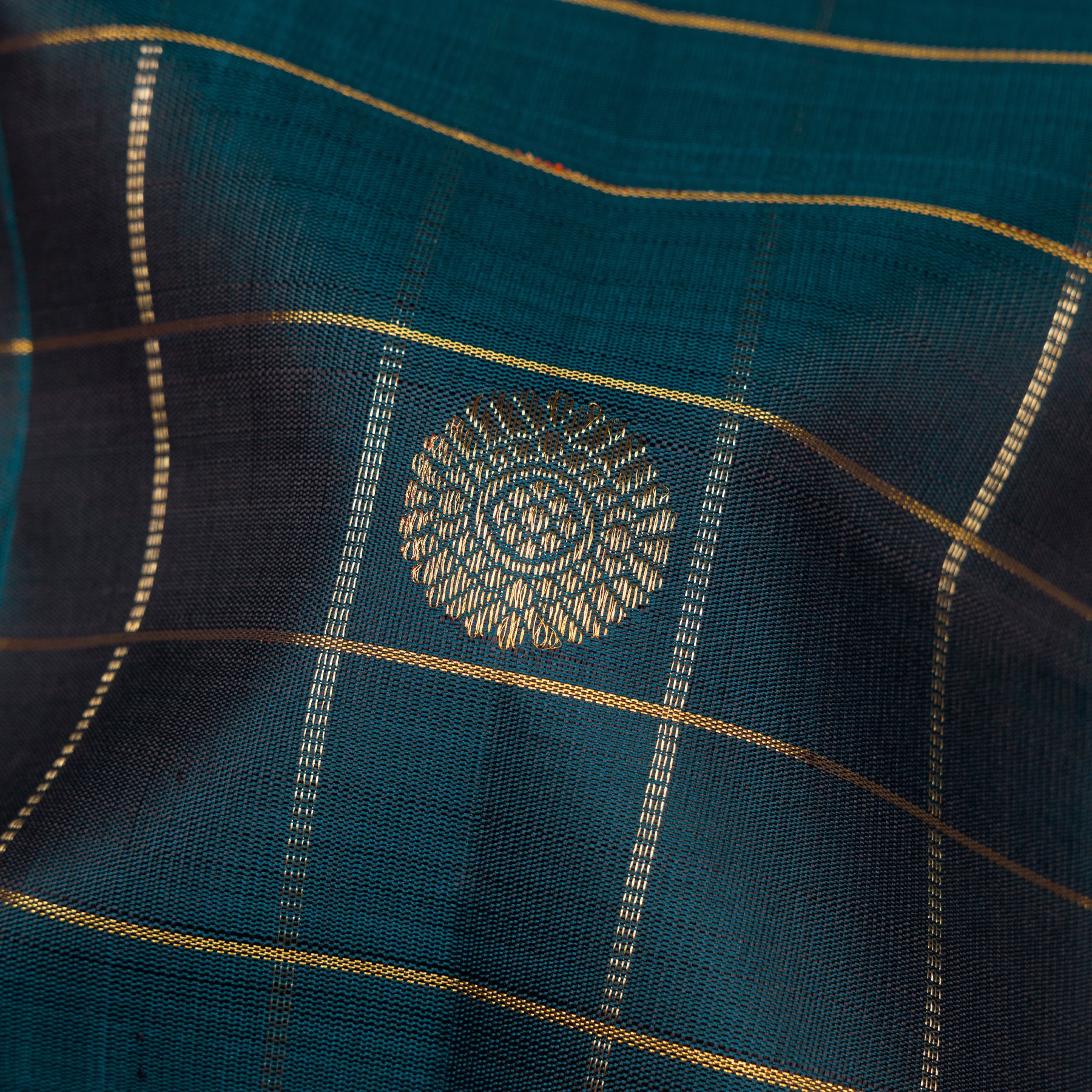 Kanakavalli Kanjivaram Silk Sari 25-109-HS001-09608 - Fabric View