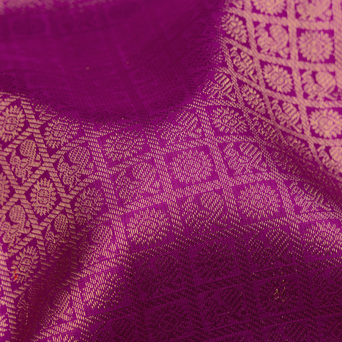 Kanakavalli Kanjivaram Silk Sari 25-109-HS001-09755 - Fabric View