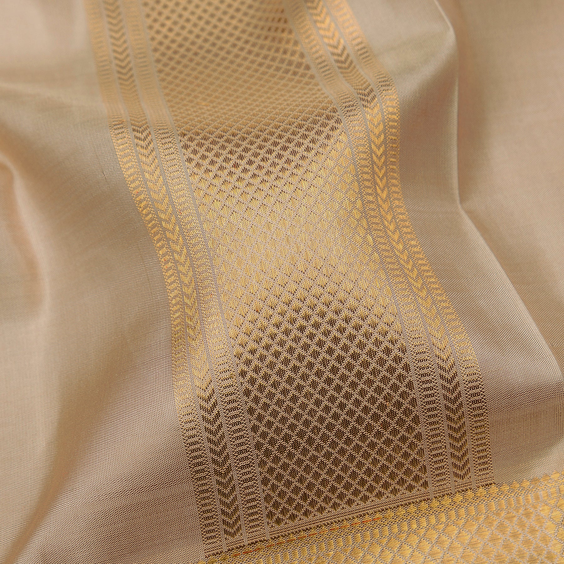 Kanakavalli Kanjivaram Silk Angavastram CO-ORD 25-110-AF001-02967 - Detailed Fabric View