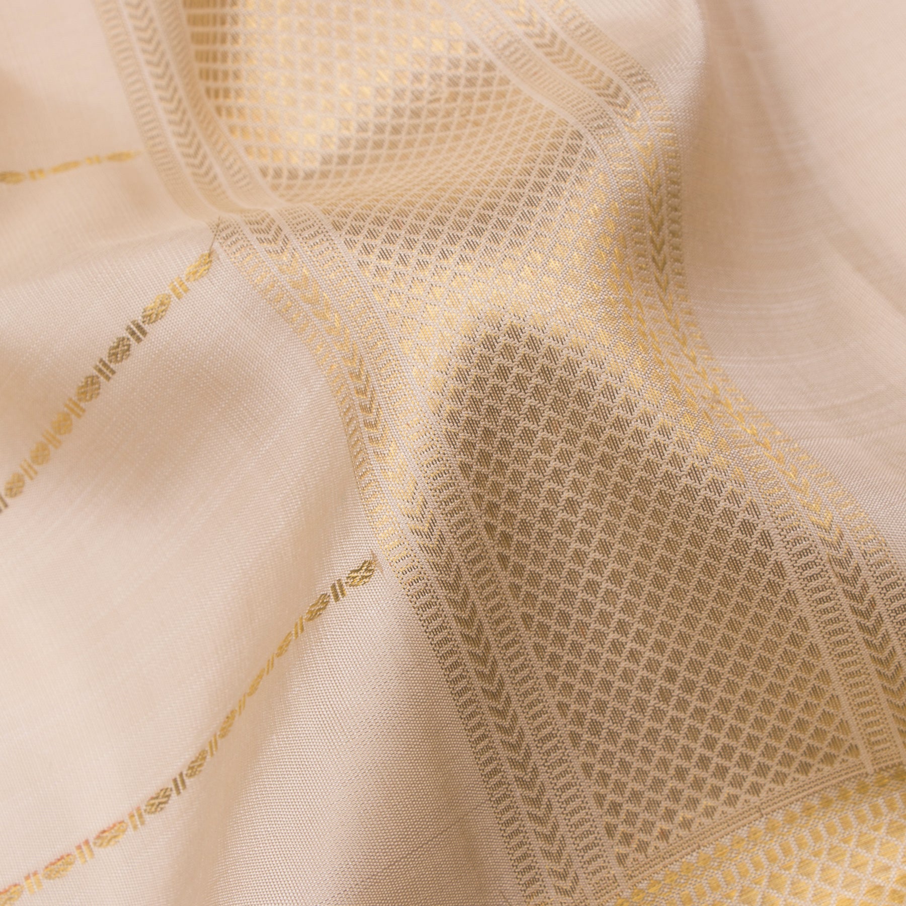 Kanakavalli Kanjivaram Silk Angavastram CO-ORD 25-110-AF001-03272 - Detailed Fabric View