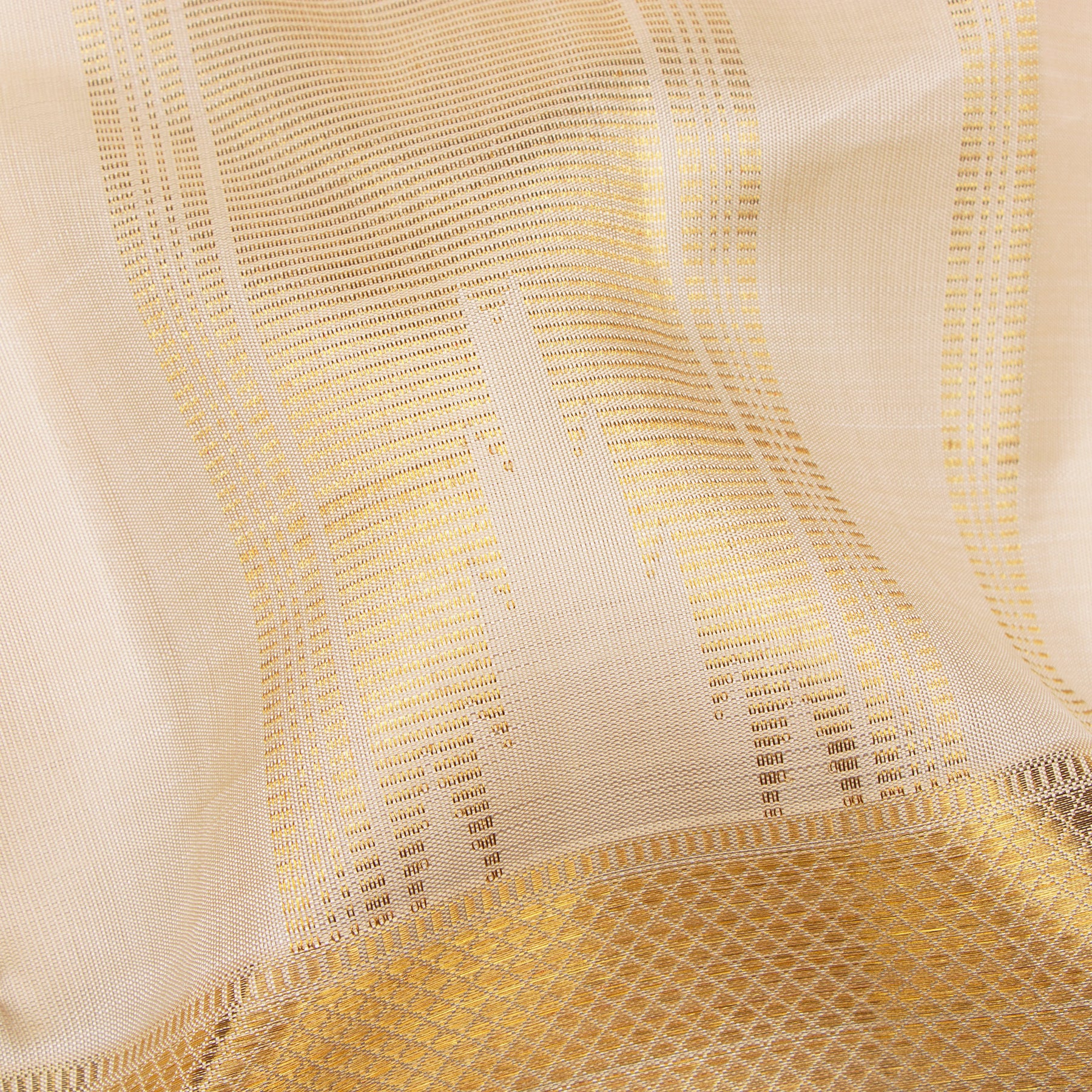 Kanakavalli Kanjivaram Silk Angavastram CO-ORD 25-110-AF001-08212 - Detailed Fabric View