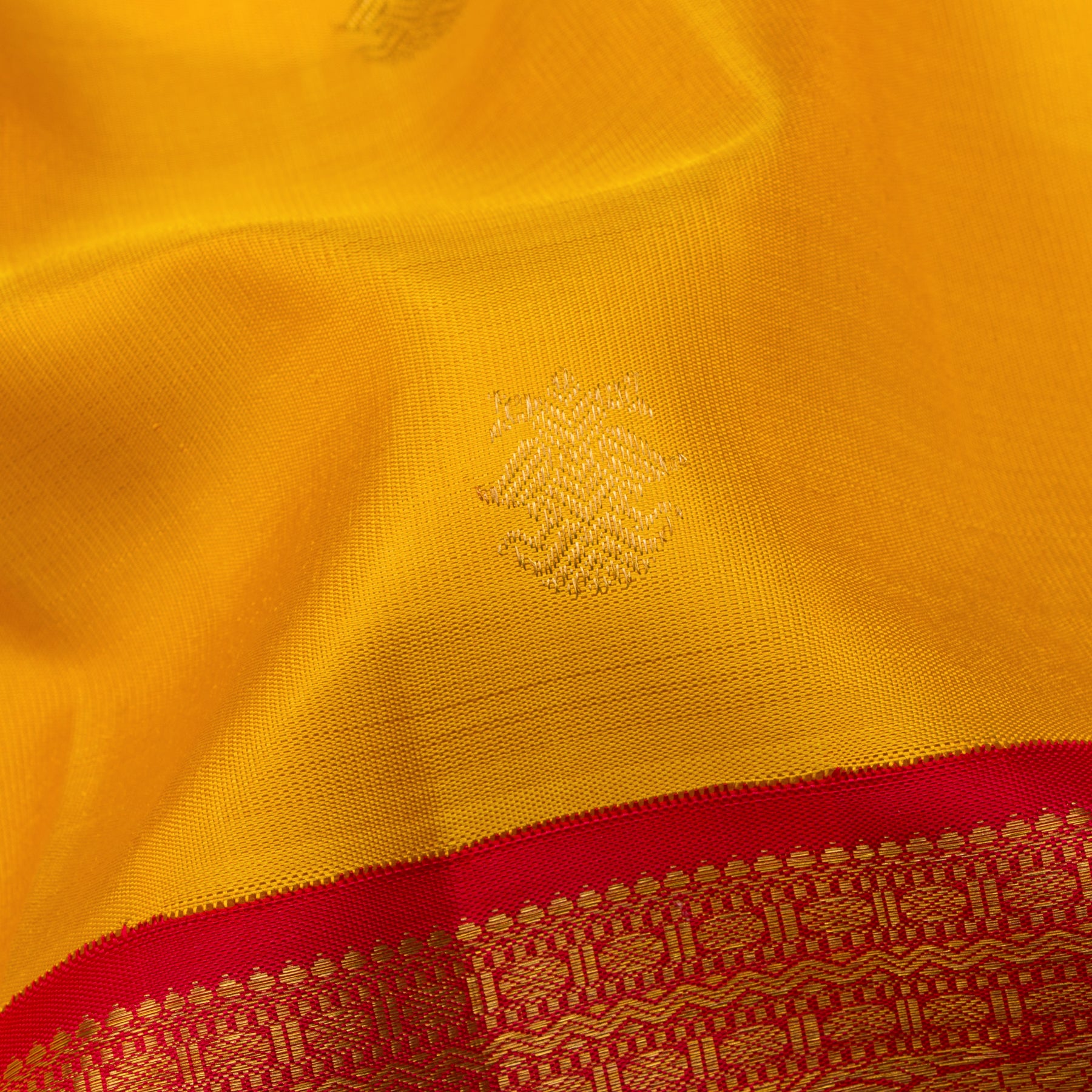 Kanakavalli Kanjivaram Silk Sari 25-110-HS001-02041 - Fabric View