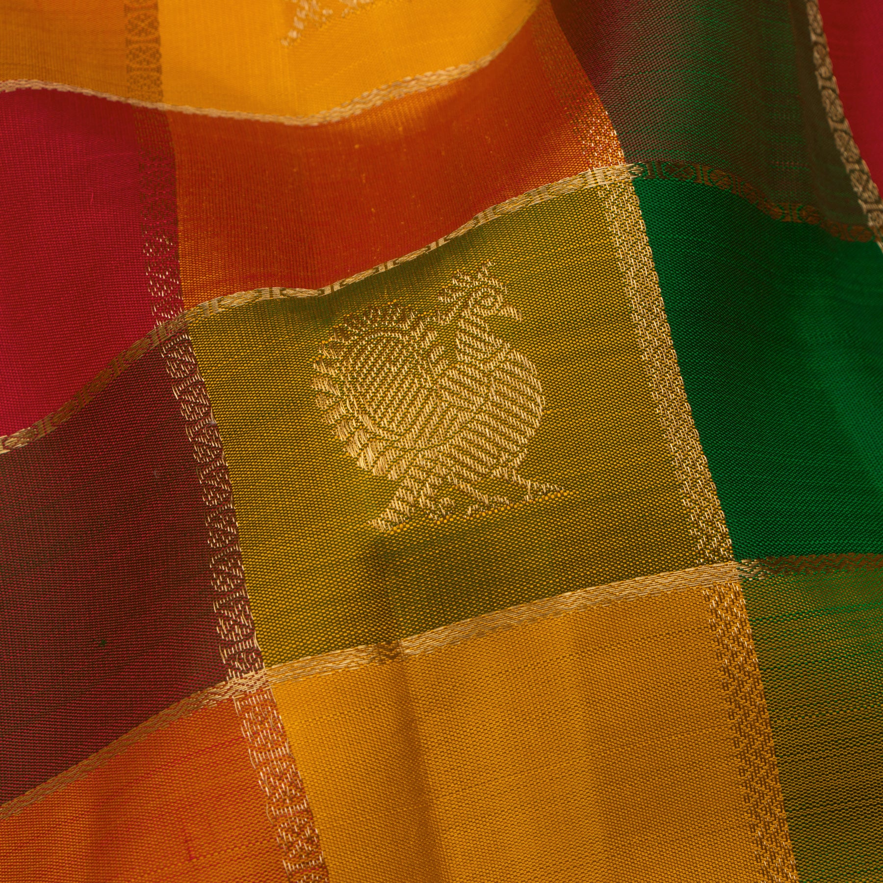 Kanakavalli Kanjivaram Silk Sari 25-110-HS001-02054 - Fabric View