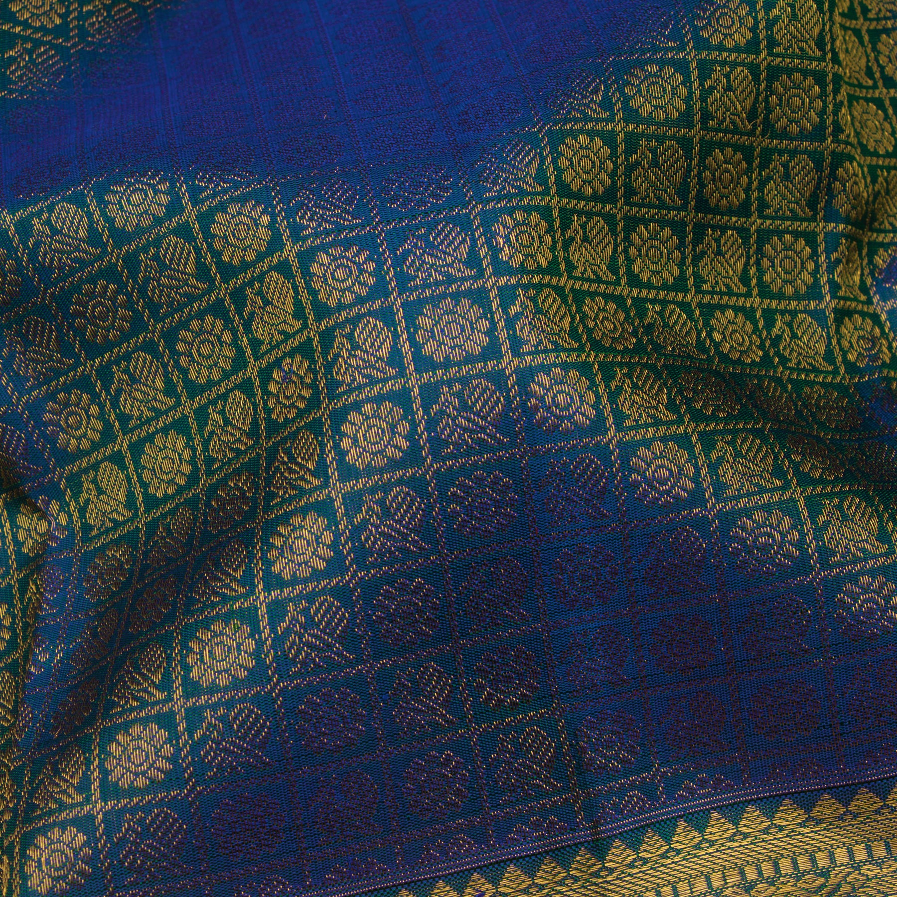 Kanakavalli Kanjivaram Silk Sari 25-110-HS001-02391 - Fabric View