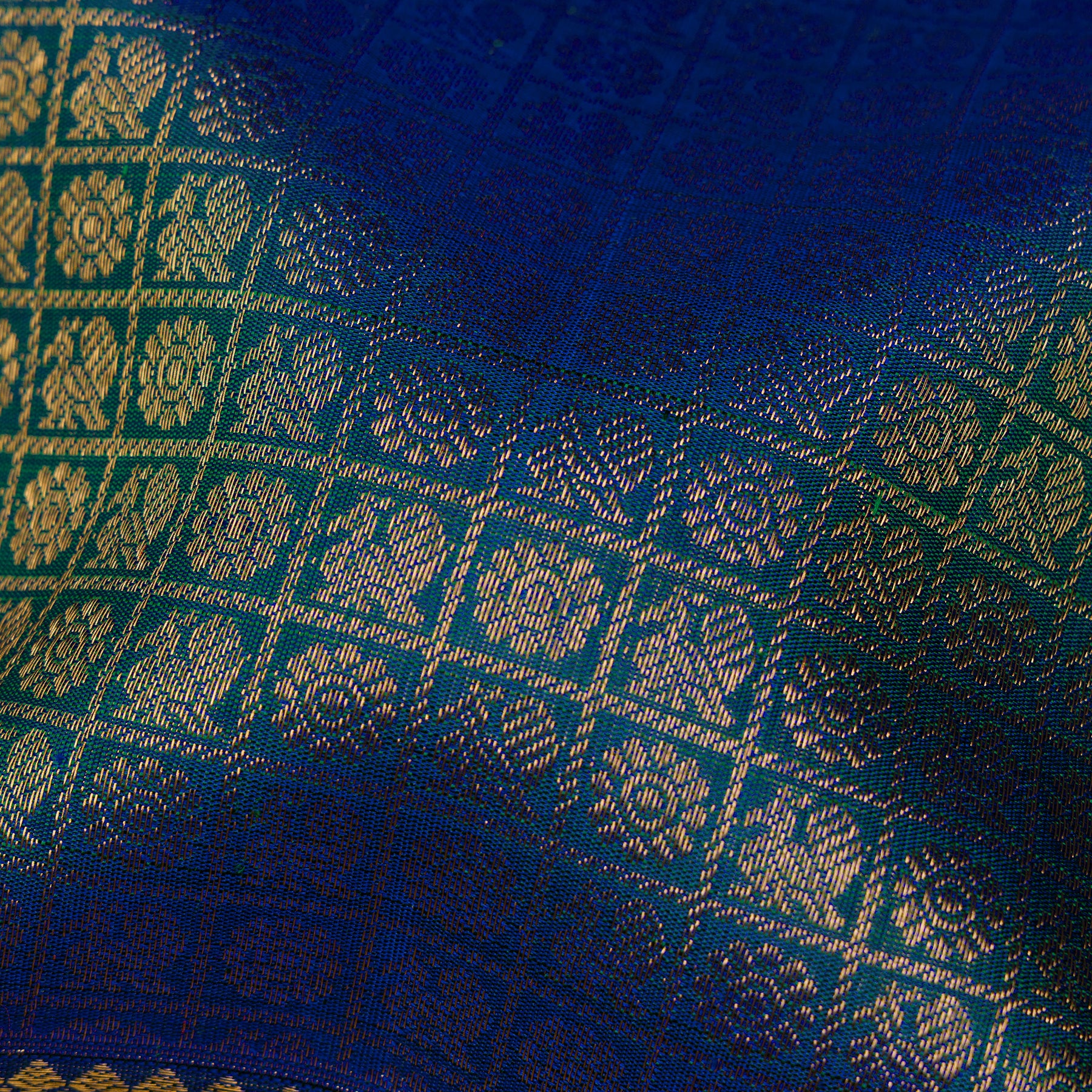Kanakavalli Kanjivaram Silk Sari 25-110-HS001-02391 - Fabric View