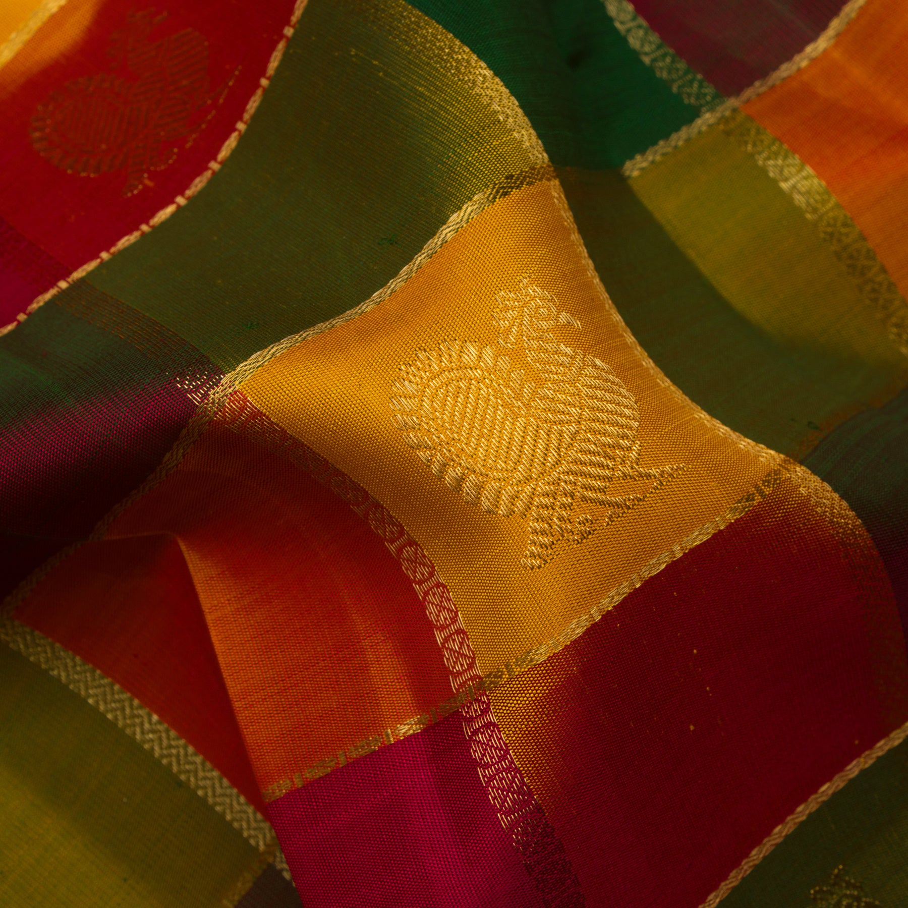 Kanakavalli Kanjivaram Silk Sari 25-110-HS001-02495 - Fabric View