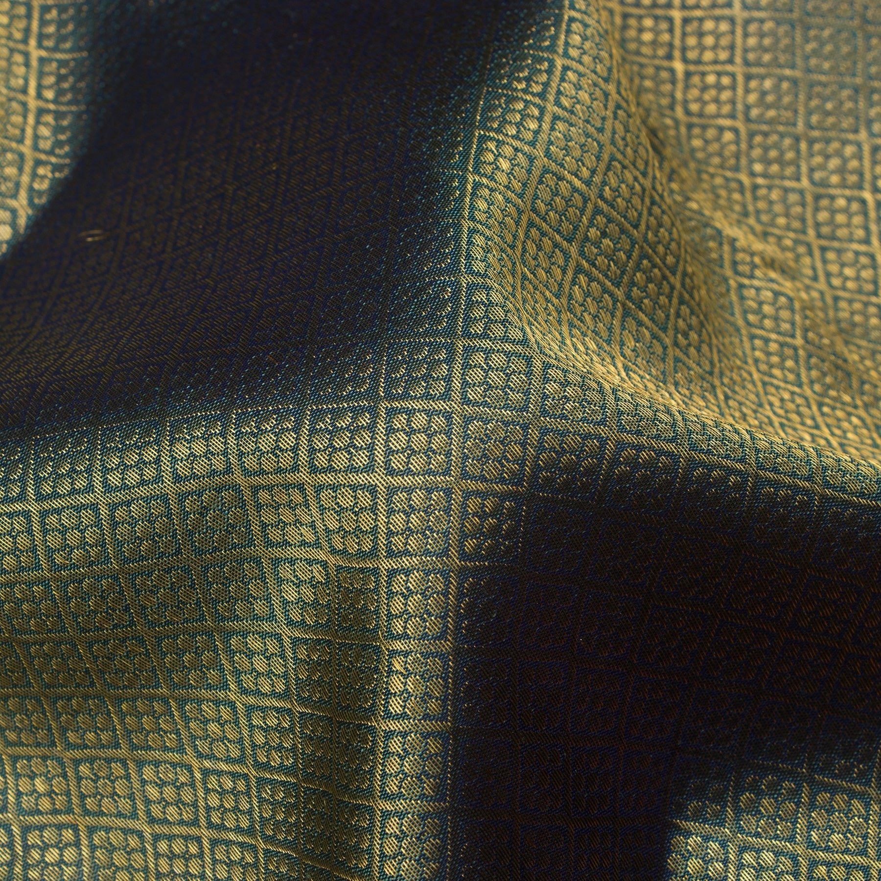 Kanakavalli Kanjivaram Silk Sari 25-110-HS001-03889 - Fabric View