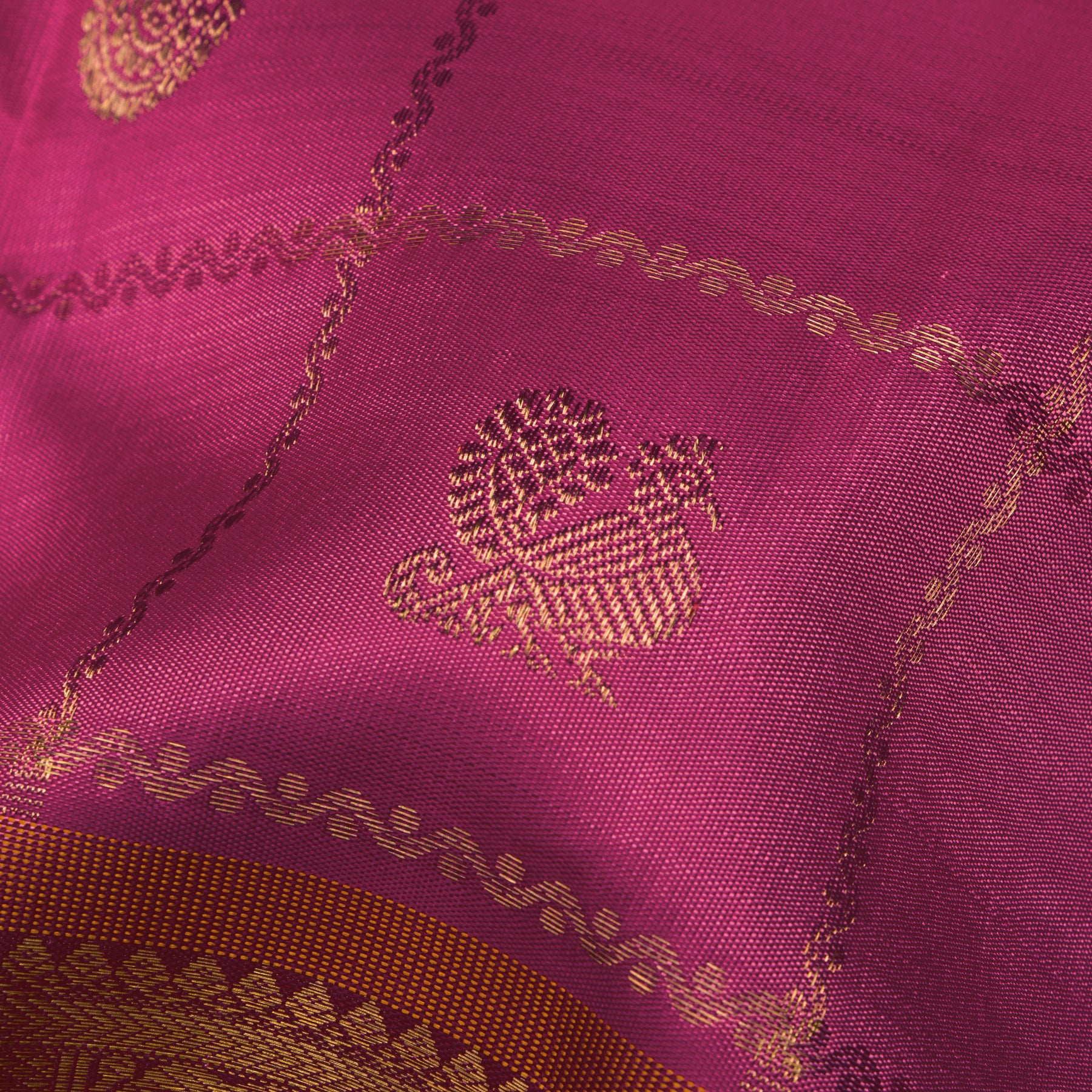 Kanakavalli Kanjivaram Silk Sari 25-110-HS001-03986 - Fabric View 