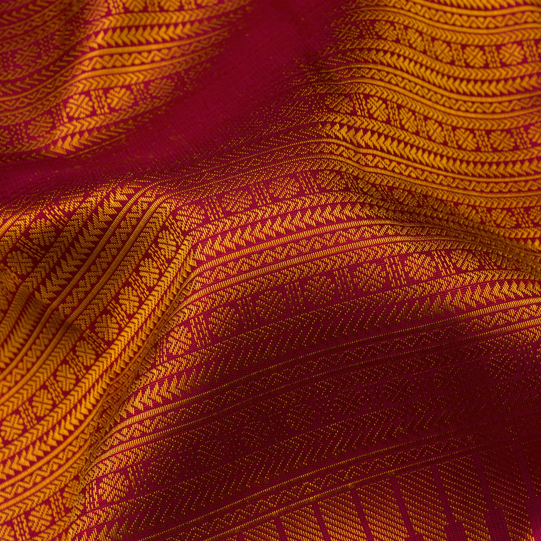 Kanakavalli Kanjivaram Silk Sari 25-110-HS001-04021 - Fabric View