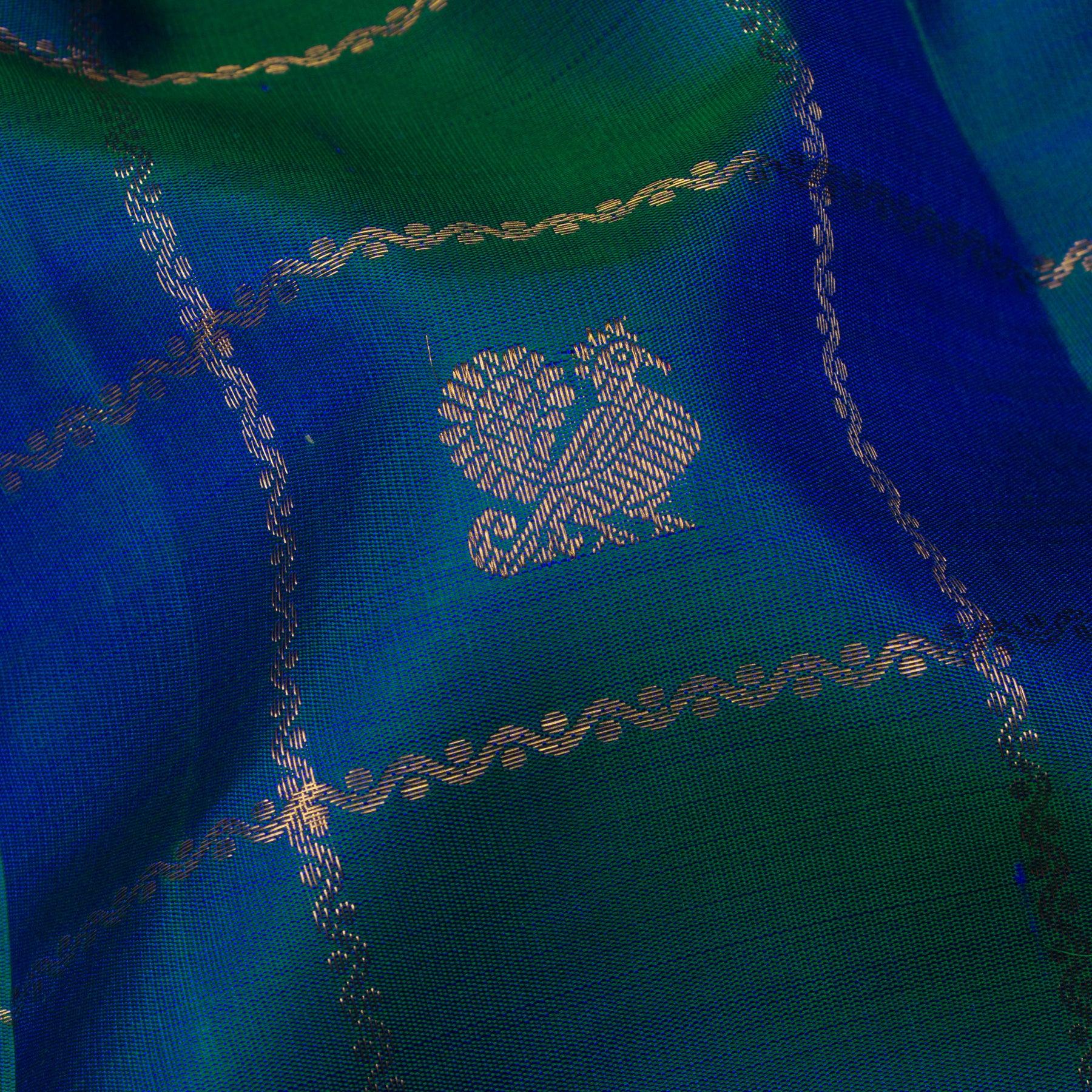 Kanakavalli Kanjivaram Silk Sari 25-110-HS001-04471 - Fabric View