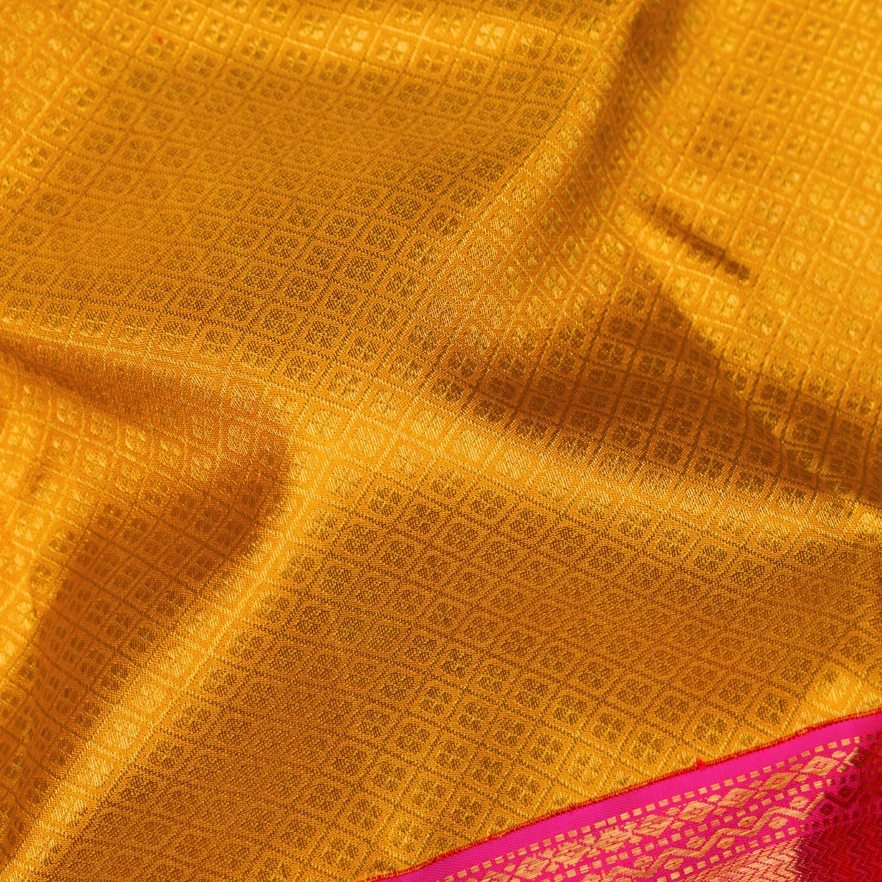 Kanakavalli Kanjivaram Silk Sari 25-110-HS001-05631 - Fabric View