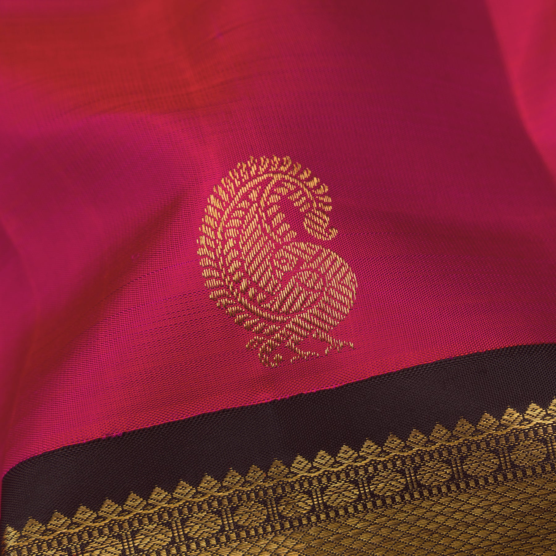 Kanakavalli Kanjivaram Silk Sari 25-110-HS001-06082 - Fabric View