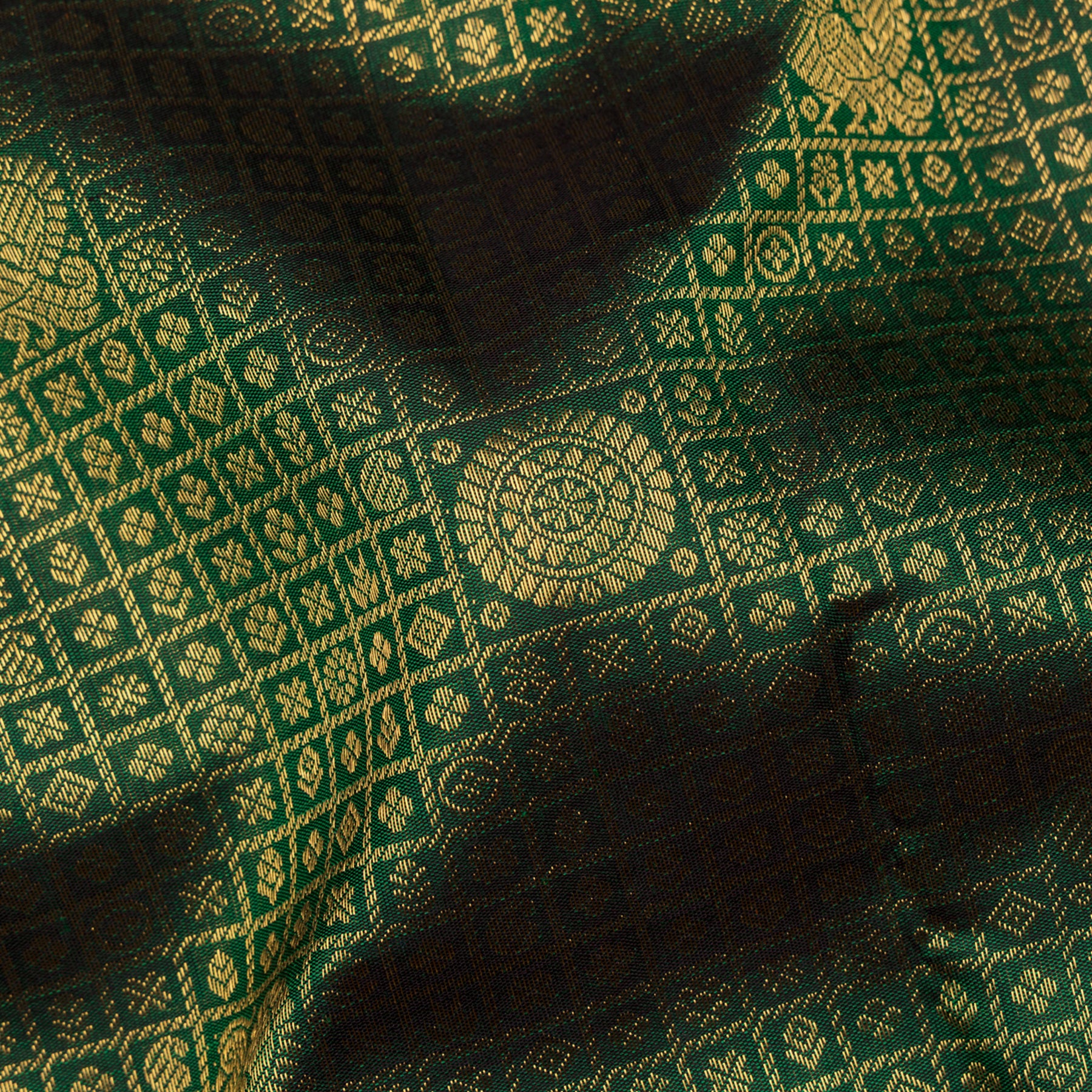 Kanakavalli Kanjivaram Silk Sari 25-110-HS001-06238 - Fabric View