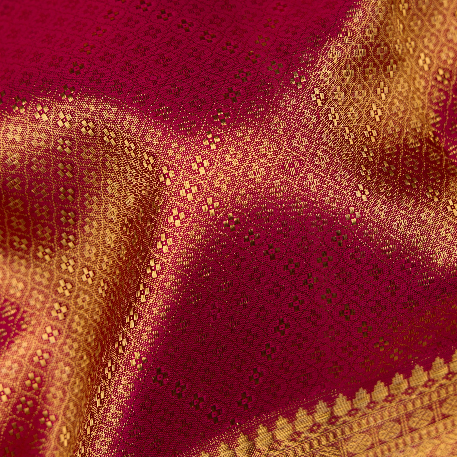 Kanakavalli Kanjivaram Silk Sari 25-110-HS001-06255 - Fabric View