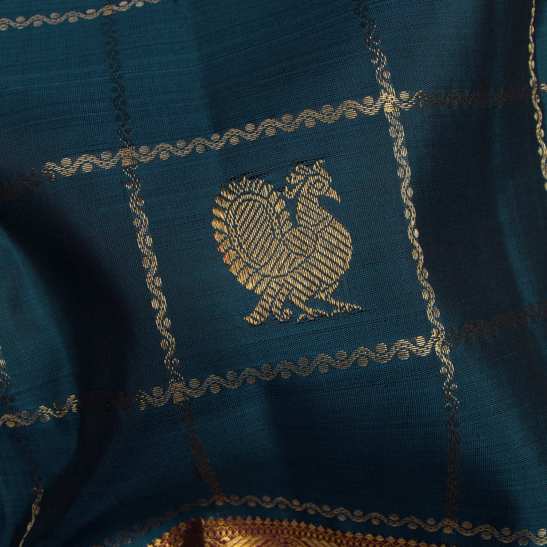 Kanakavalli Kanjivaram Silk Sari 25-110-HS001-06276 - Fabric View