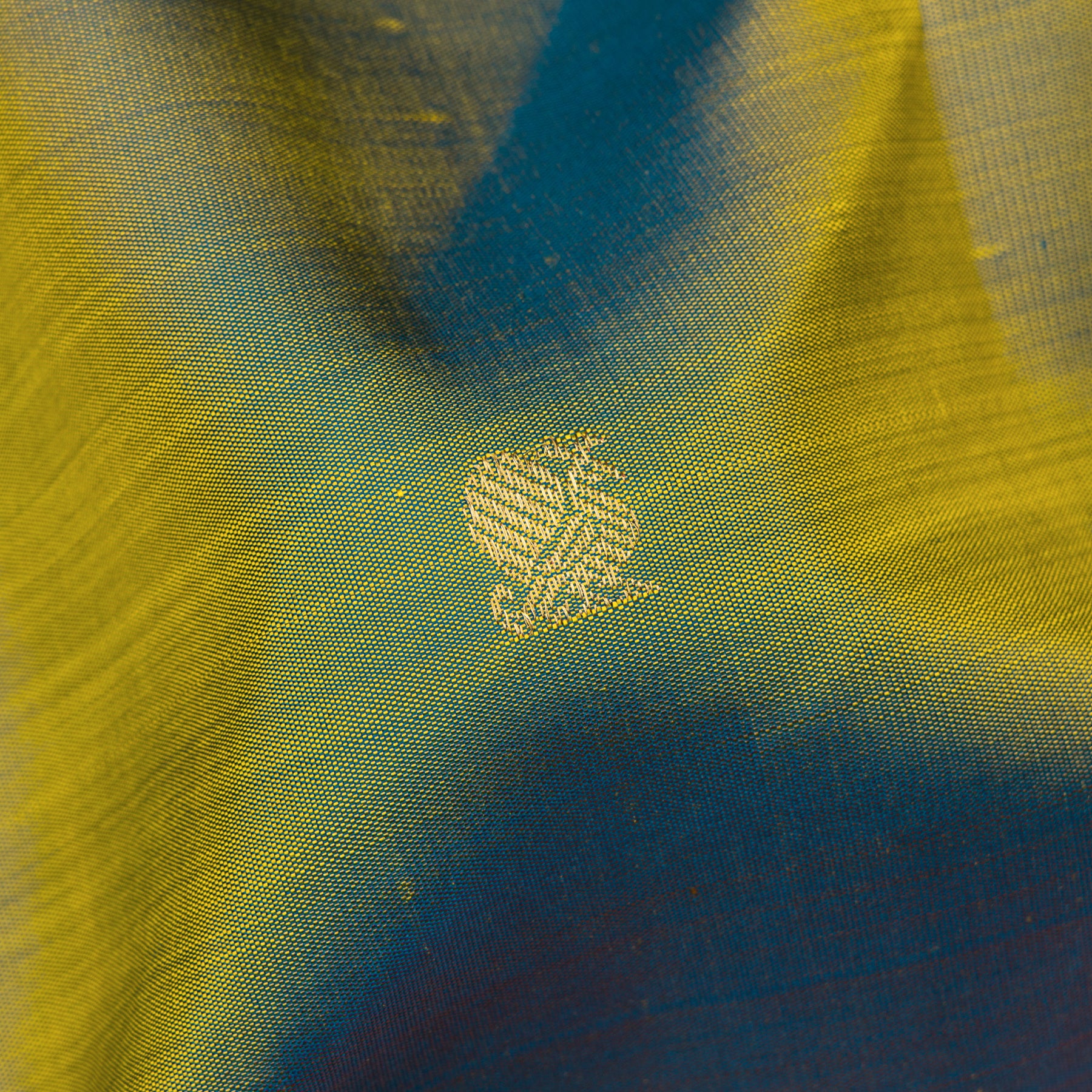 Kanakavalli Kanjivaram Silk Sari 25-110-HS001-06302 - Fabric View