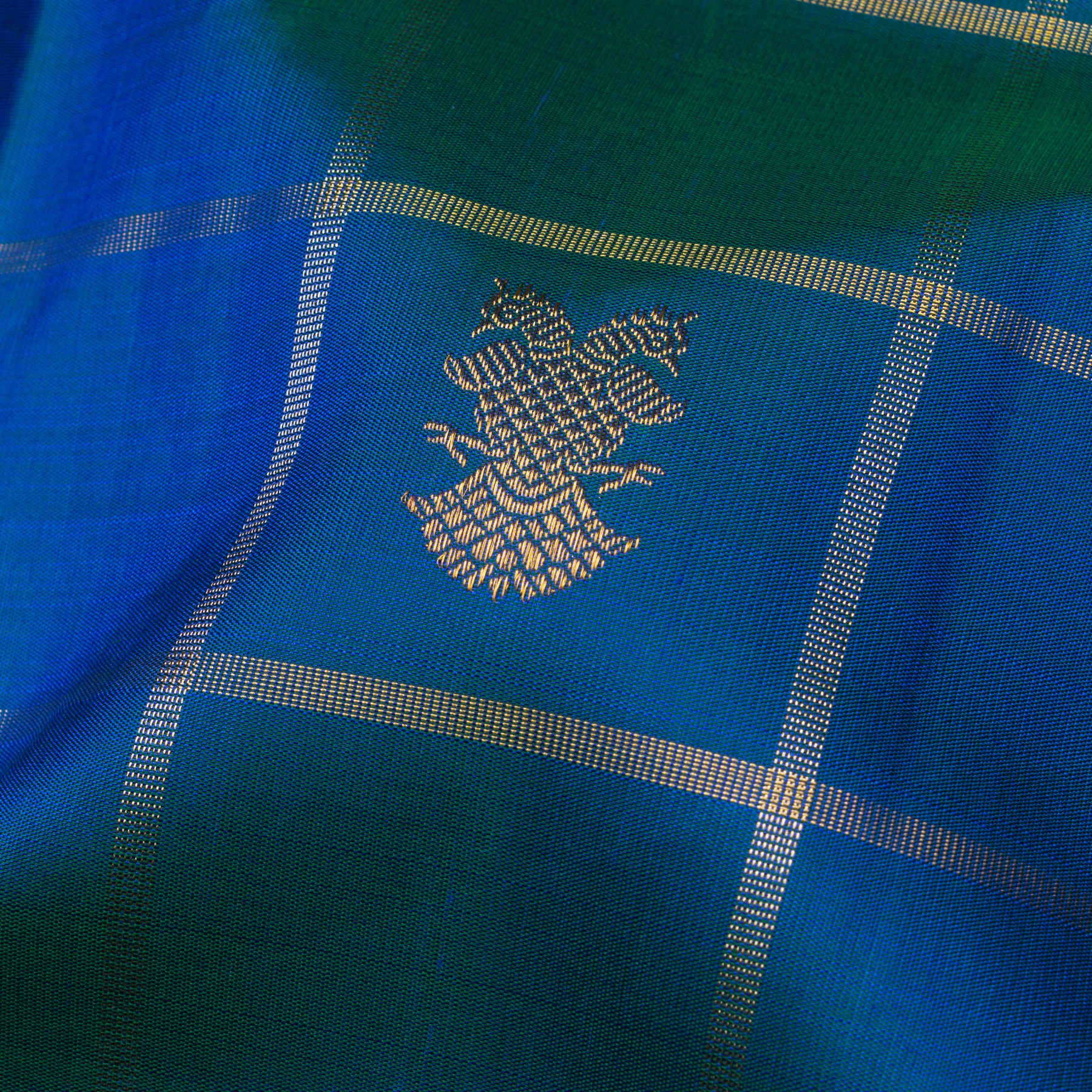 Kanakavalli Kanjivaram Silk Sari 25-110-HS001-08124 - Fabric View